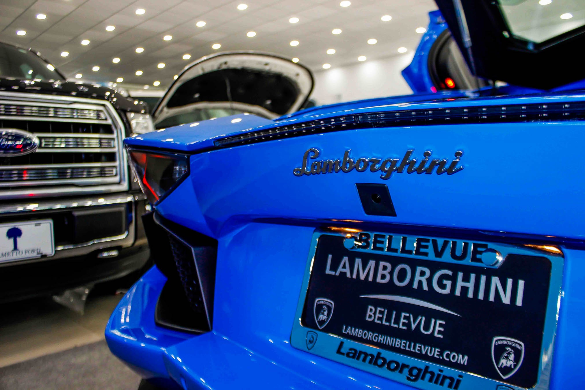 Lamborghini Aventador mau hiem anh 4