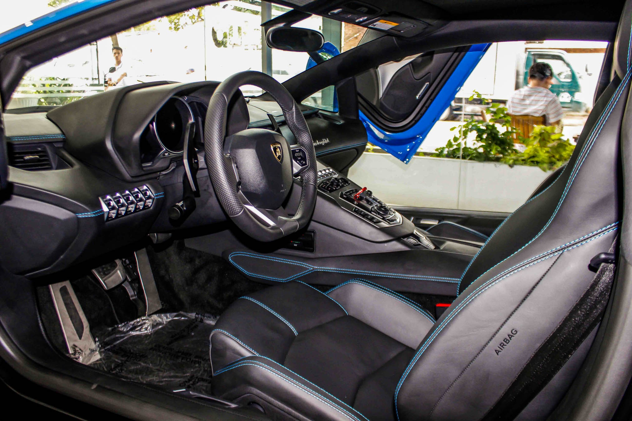 Lamborghini Aventador mau hiem anh 7