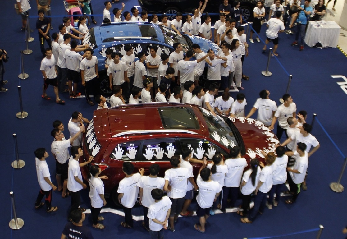 Hang tram nguoi dat tay len xe tranh giai thuong 1,3 ty dong hinh anh