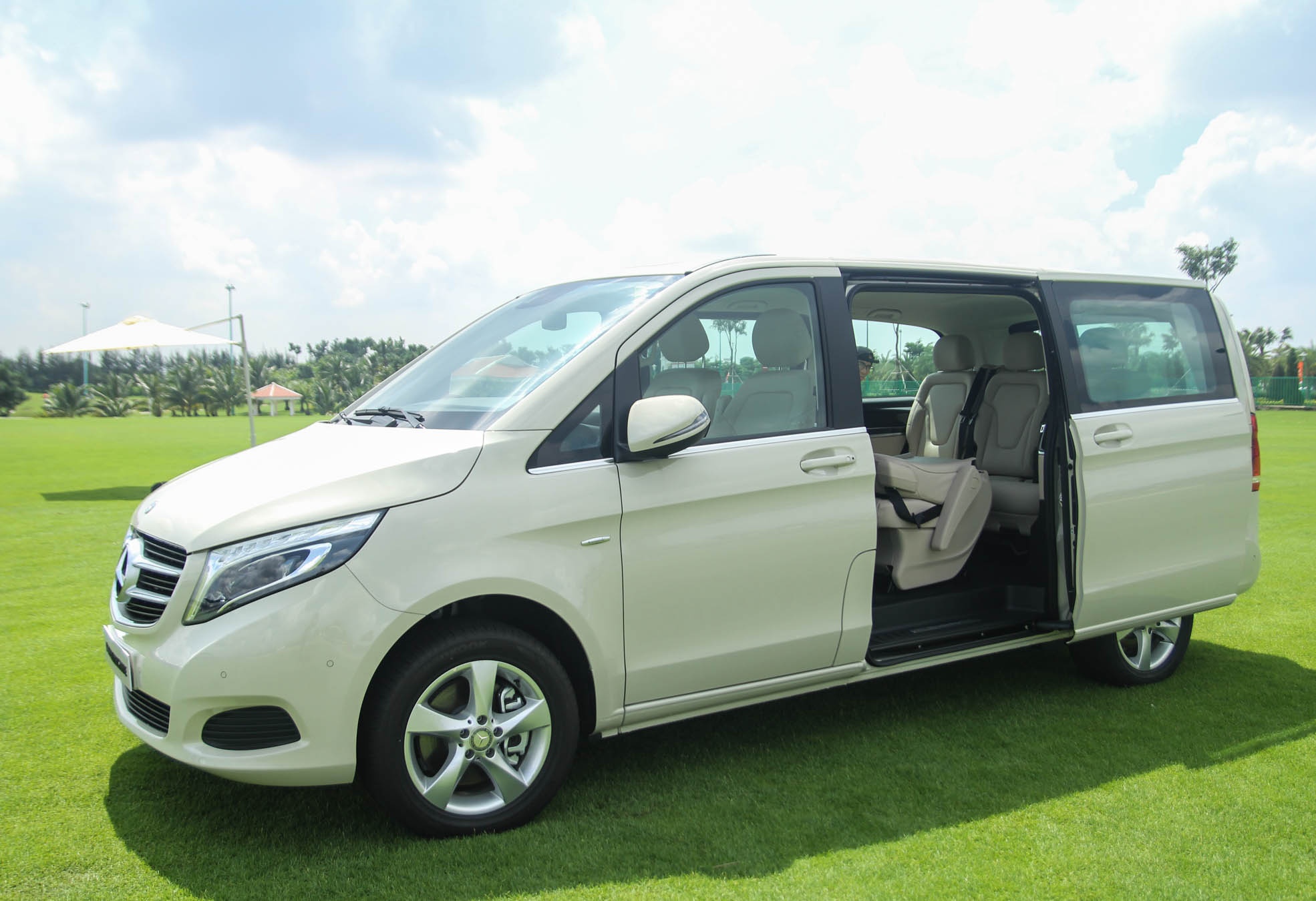 Mercedes ra mắt V Class ảnh 1 Mercedes ra mat V Class anh 1