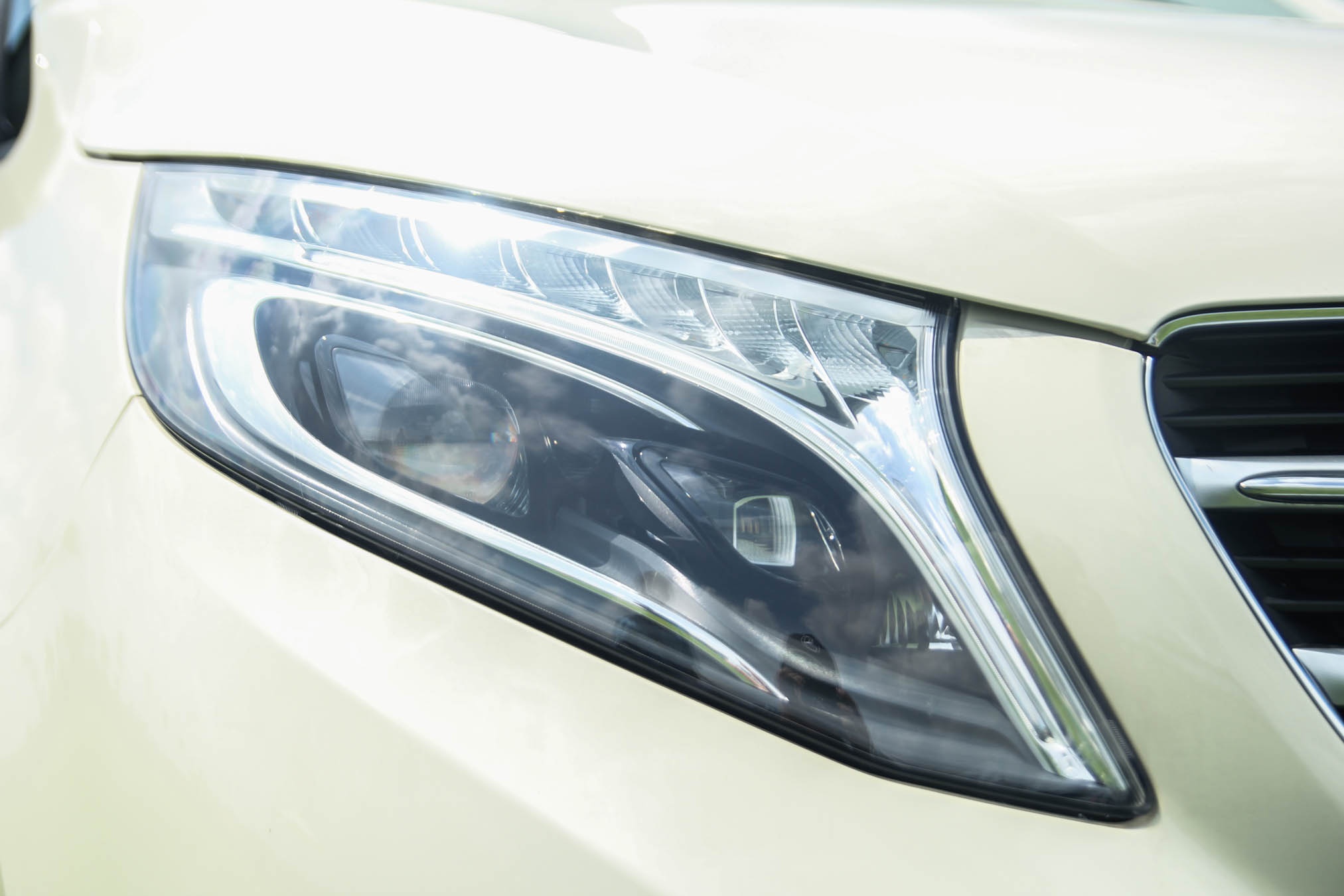 Mercedes V 250 ra mat tai Viet Nam anh 12