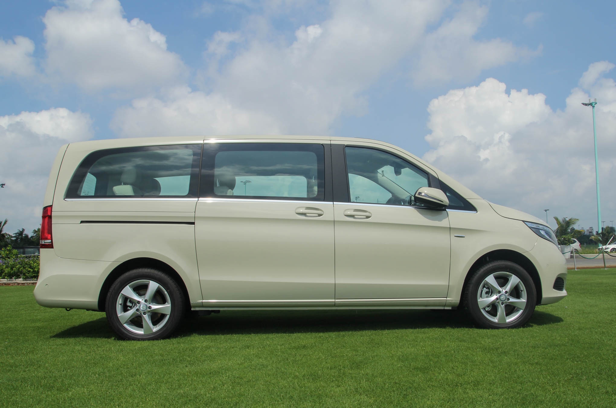 Mercedes V 250 ra mat tai Viet Nam anh 14