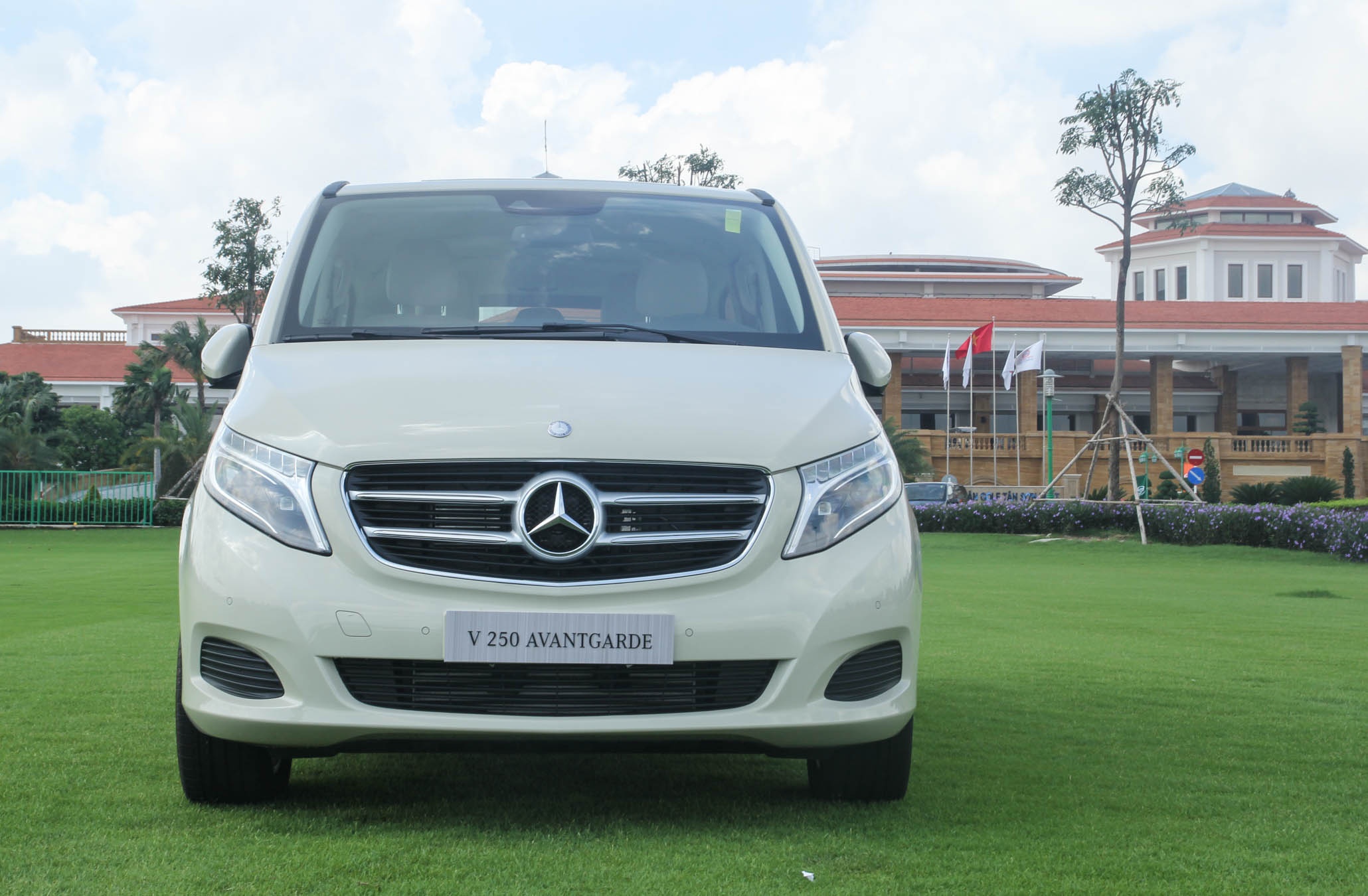 Mercedes V 250 ra mat tai Viet Nam anh 2