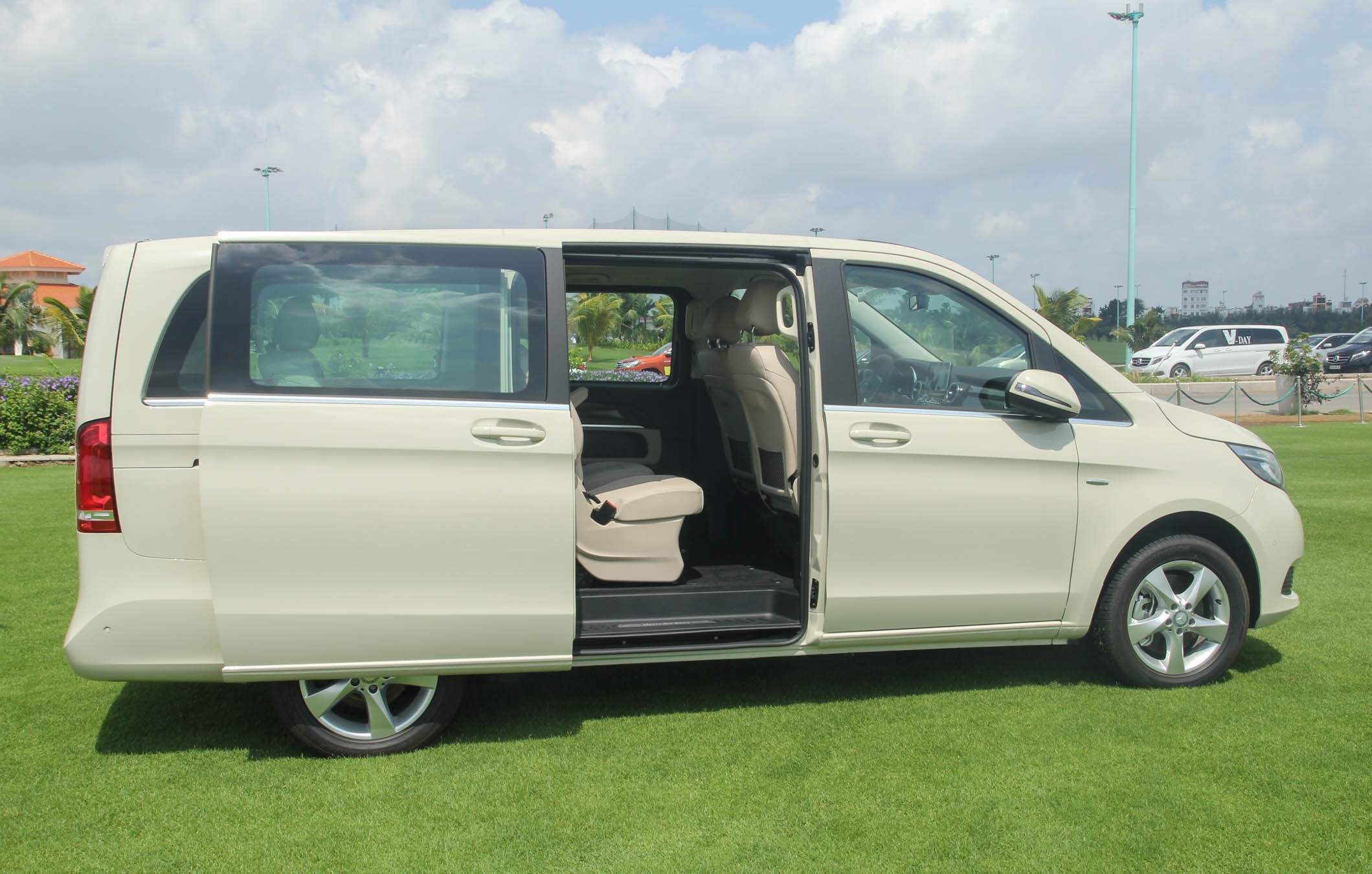 Mercedes V 250 ra mat tai Viet Nam anh 4