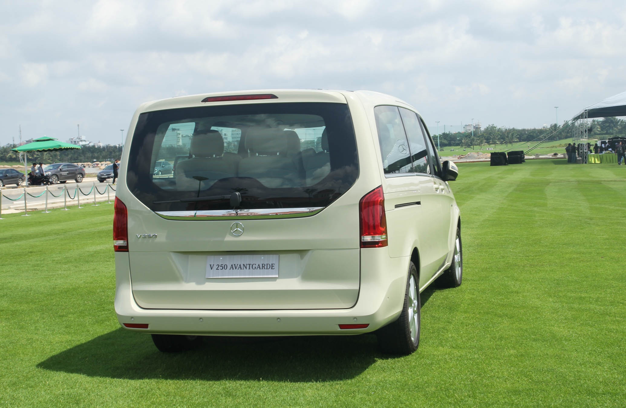 Mercedes V 250 ra mat tai Viet Nam anh 5