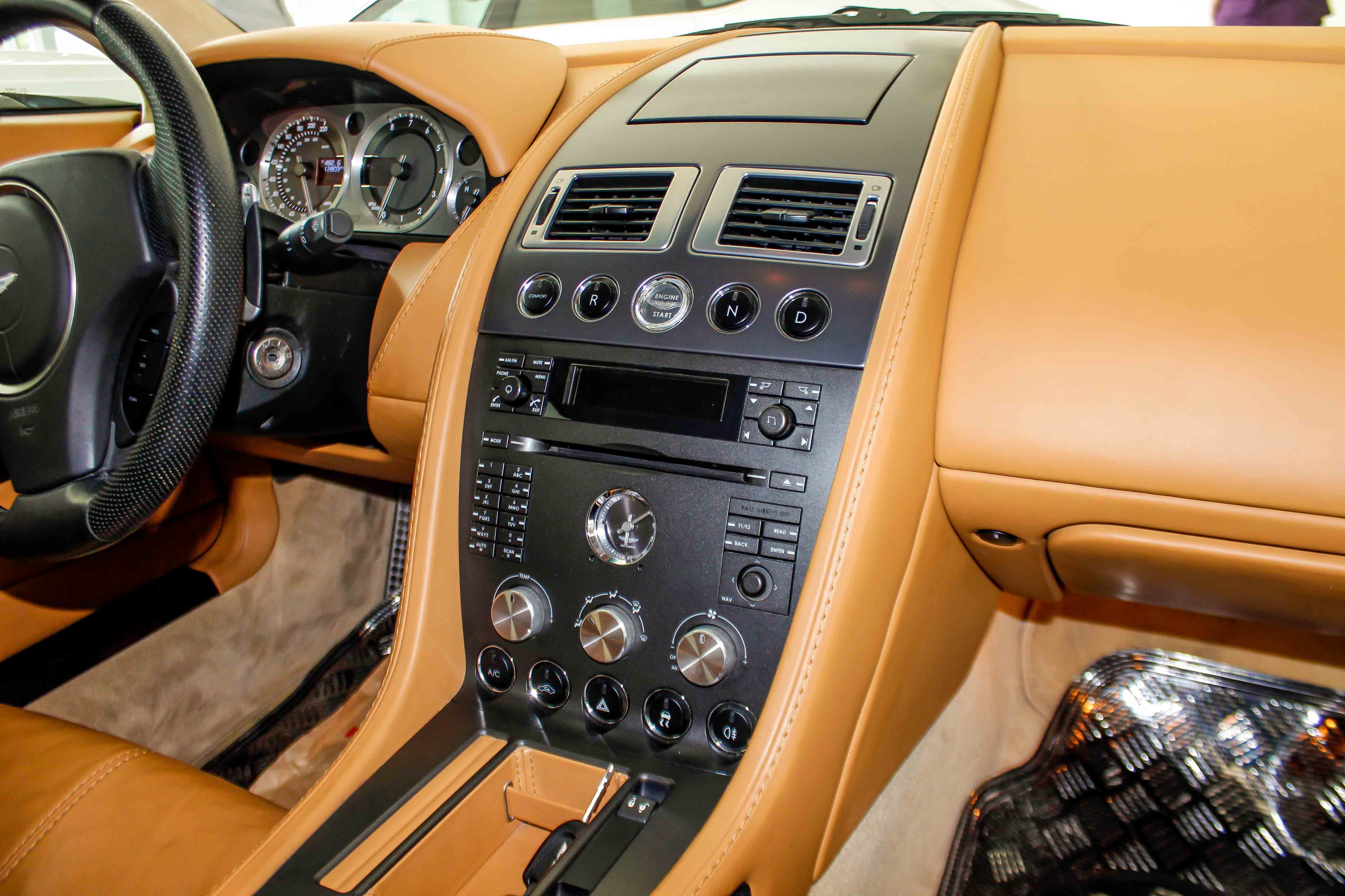 Aston Martin Vantage Sai Gon anh 9