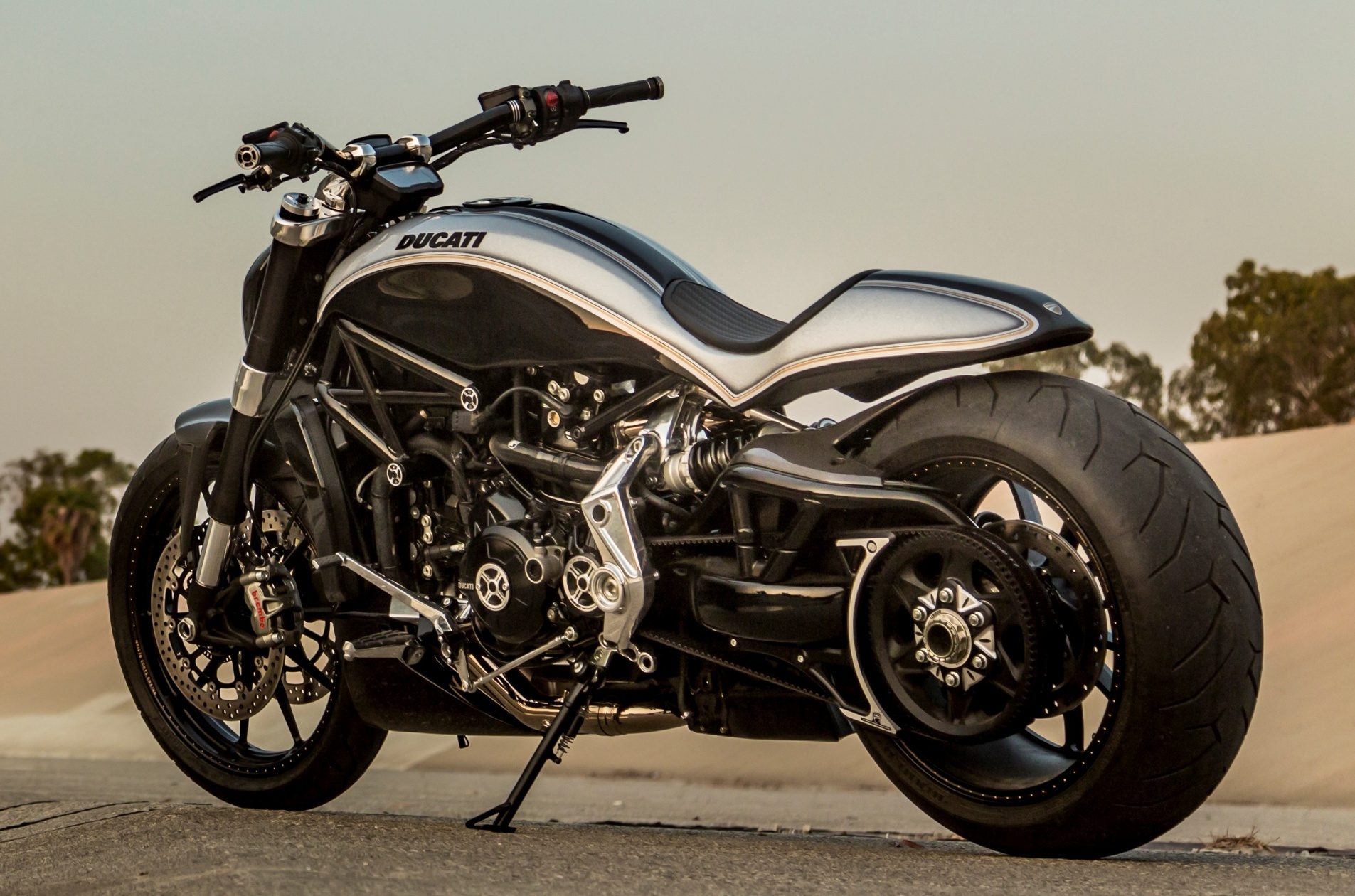 Ducati XDiavel do than nhom nguyen khoi boi tho My hinh anh