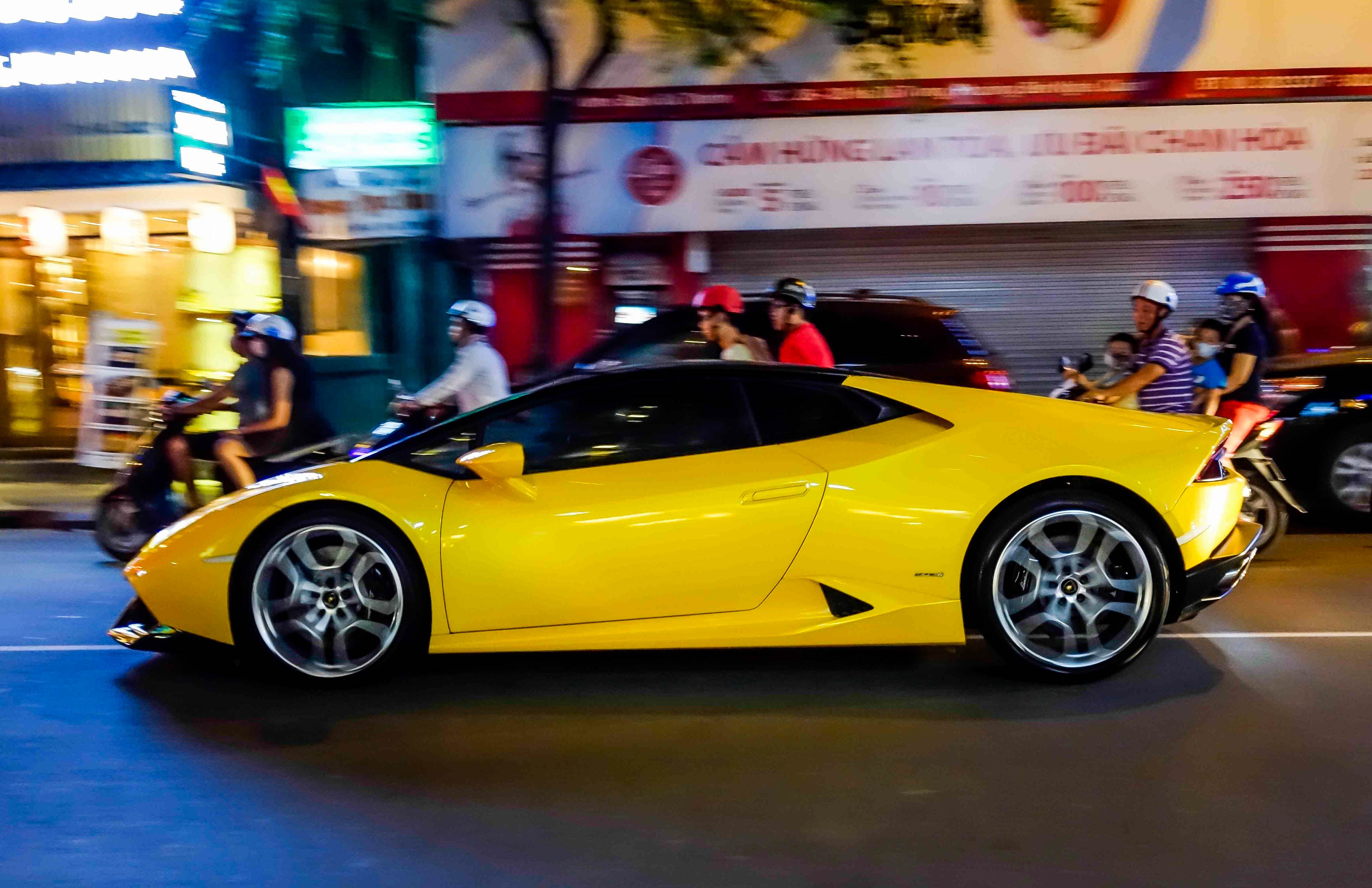 Cuong Do La lai sieu xe cho Ha Vi anh 6