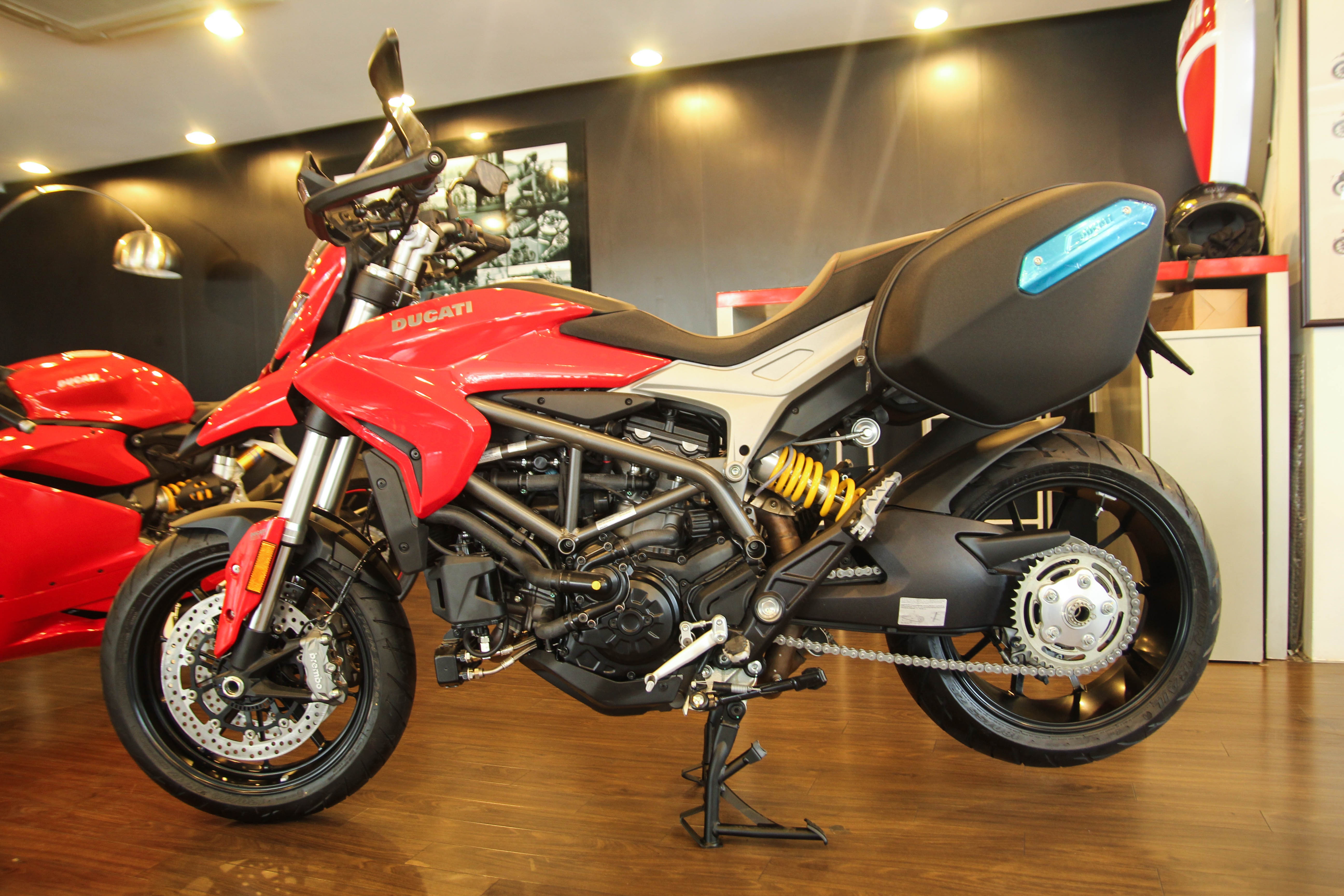 Chi tiet Ducati Hyperstrada 939 gia 503 trieu dong tai VN hinh anh