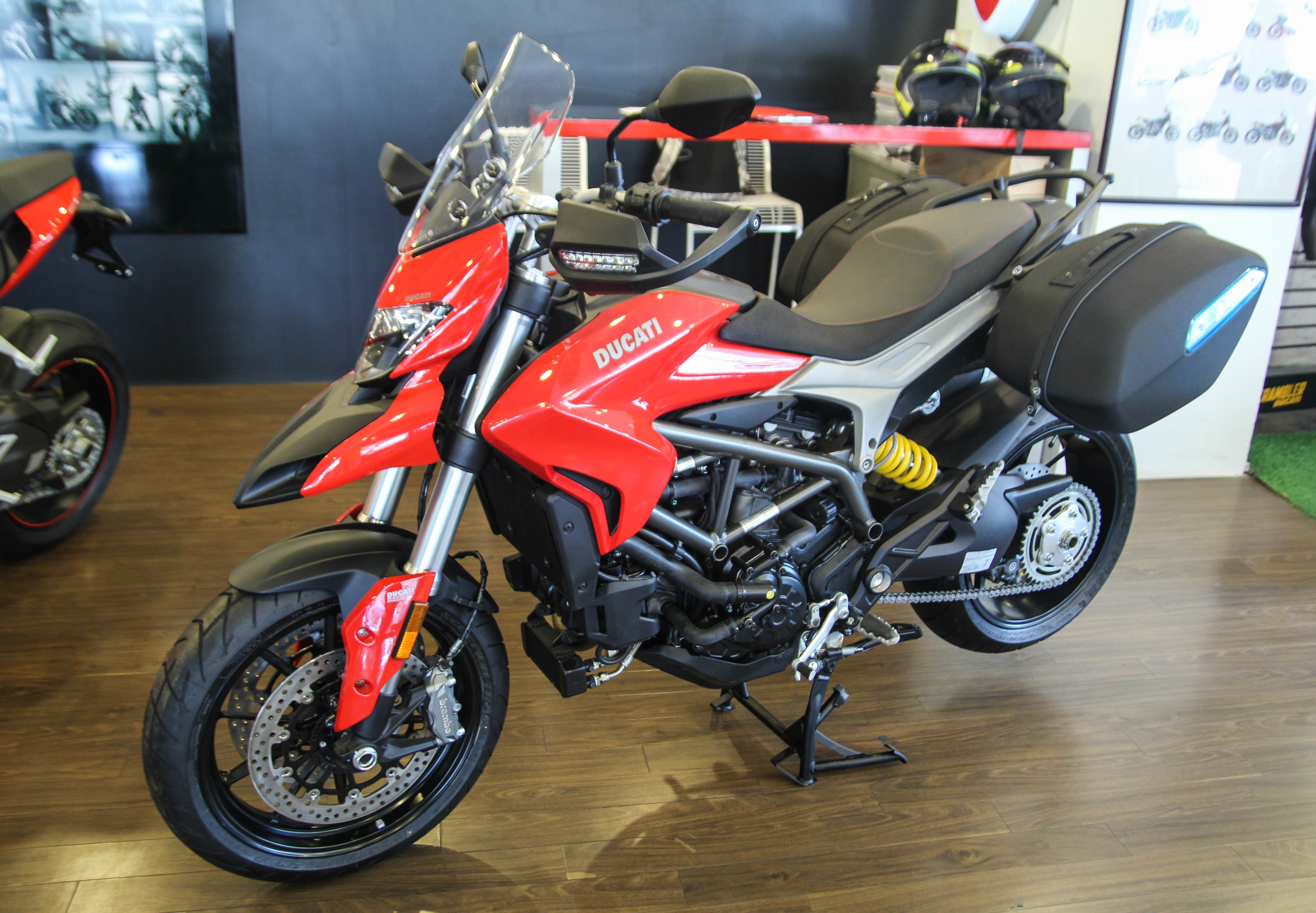 Ducati Hyperstrada 939 o Viet Nam anh 1