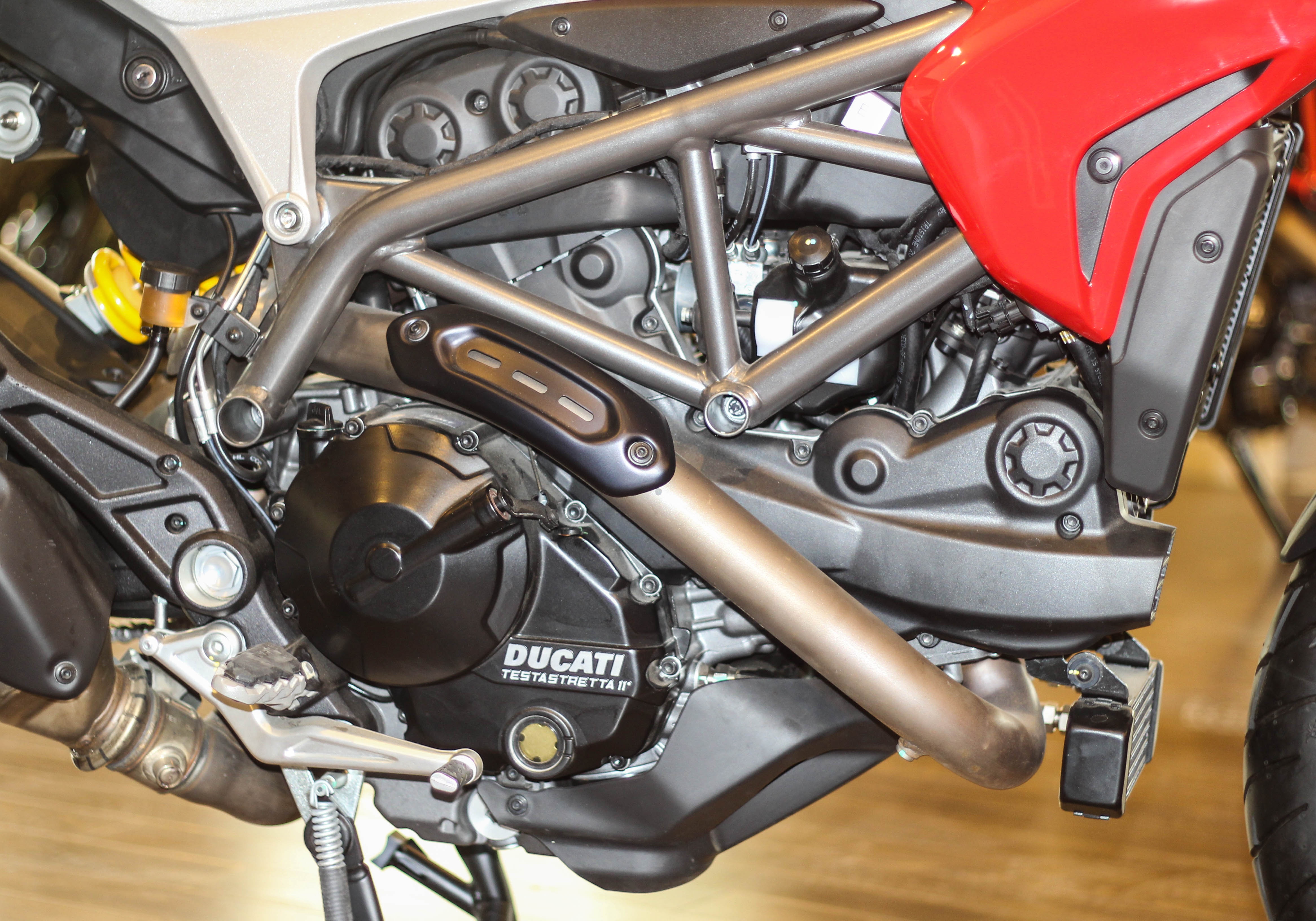 Ducati Hyperstrada 939 o Viet Nam anh 5