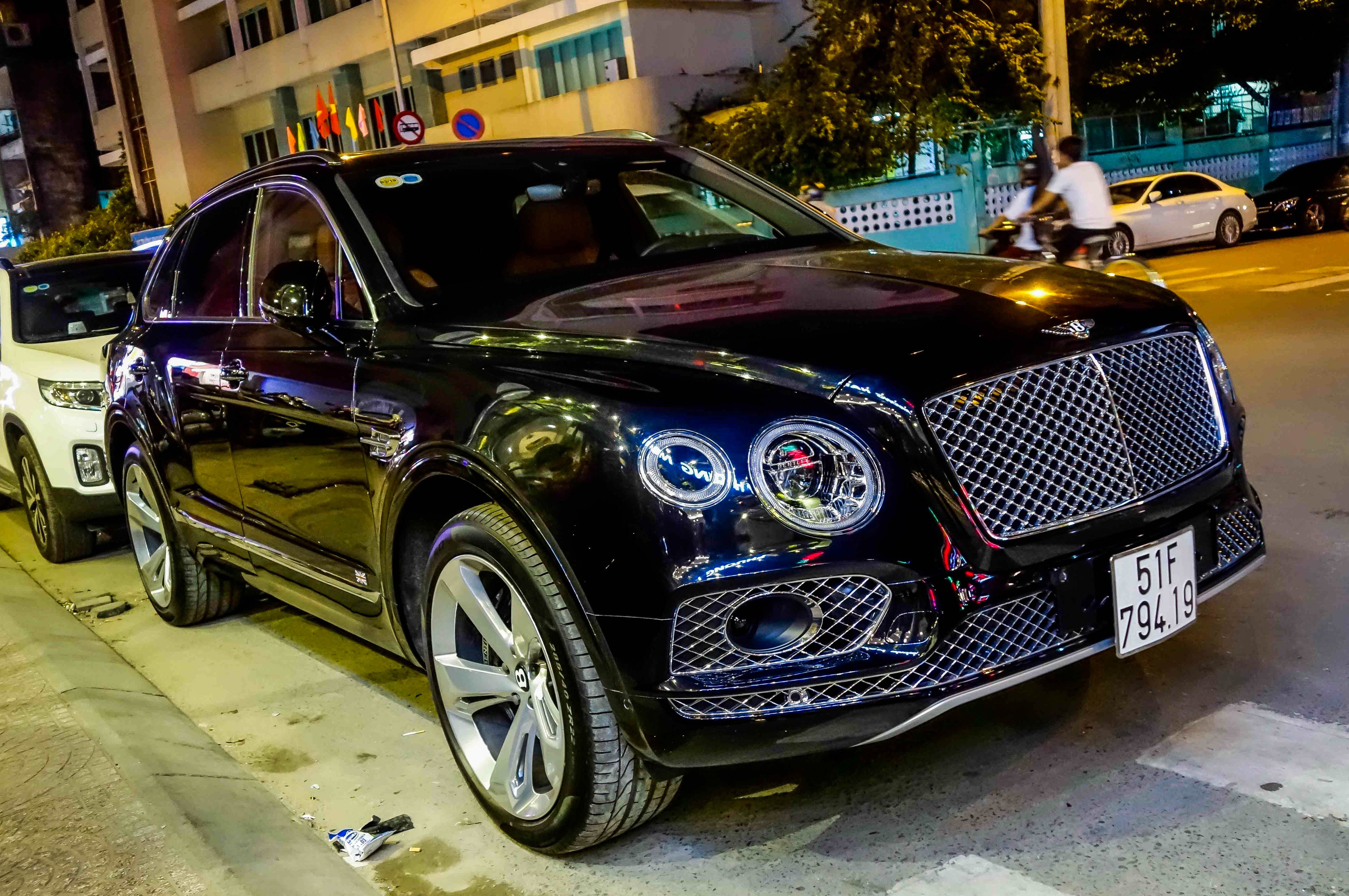 Bentley Bentayga 19 ty dau tien ra bien so TP.HCM hinh anh