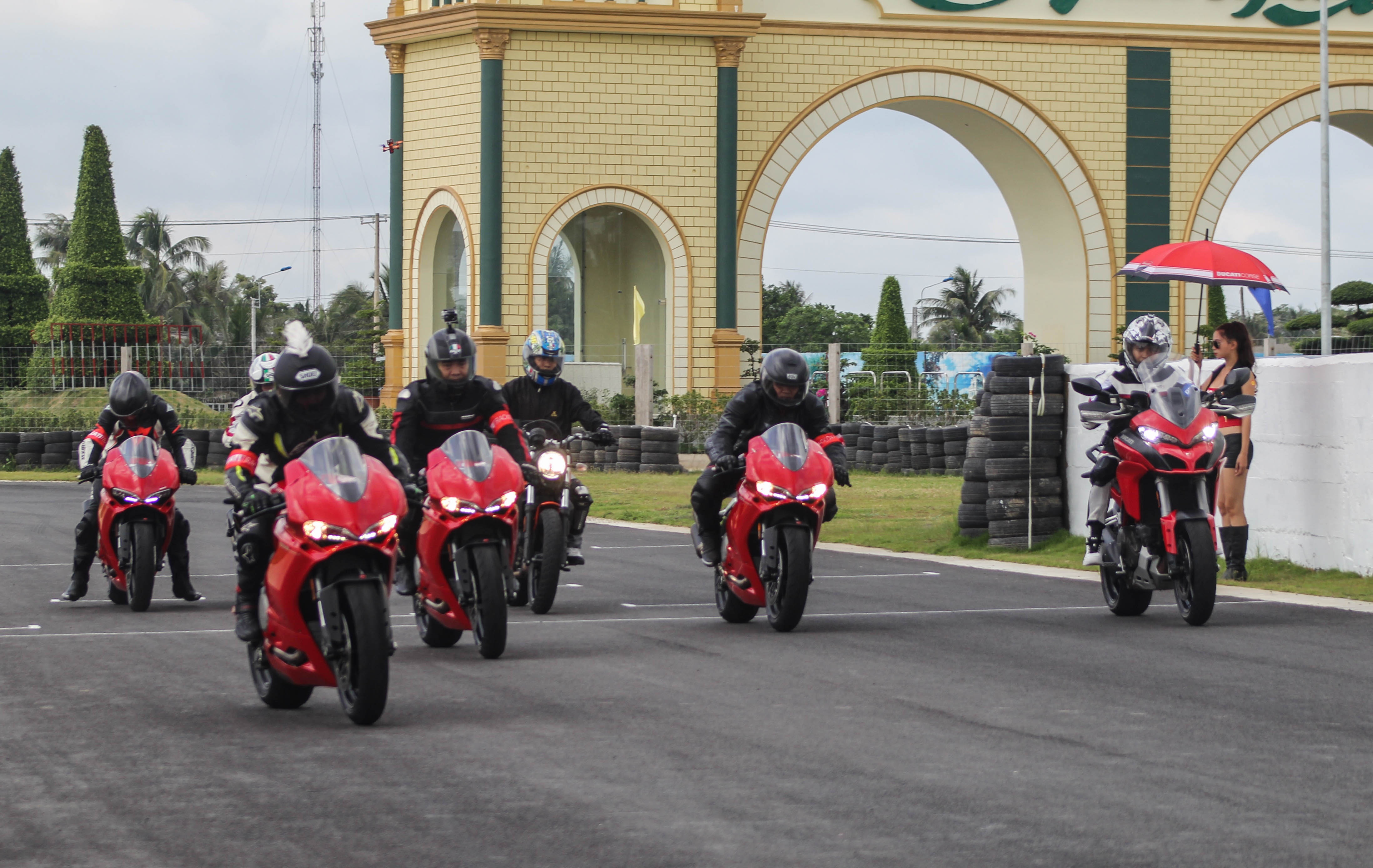 Dua Ducati tai Happy Land anh 1