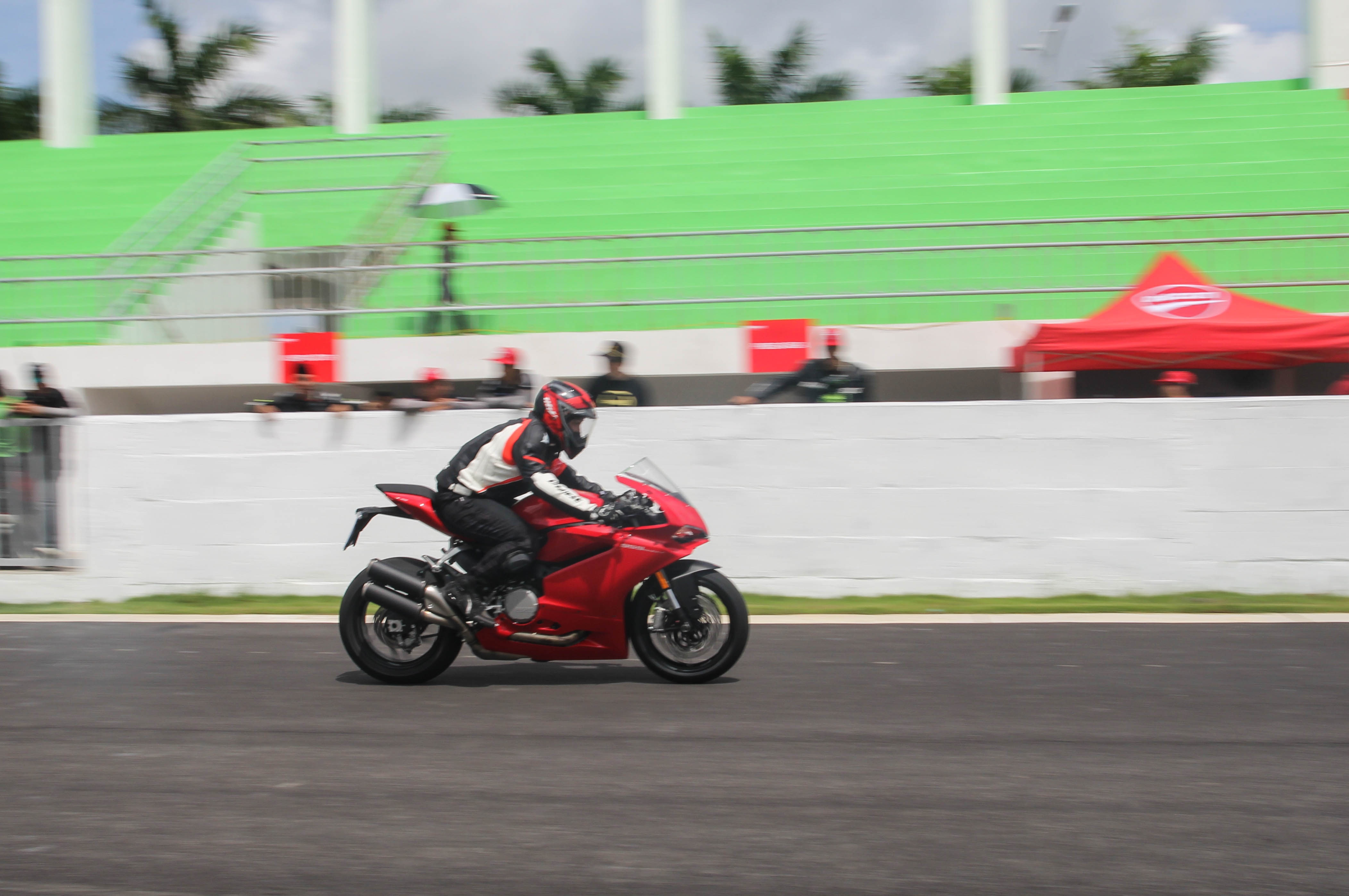 Dua Ducati tai Happy Land anh 9