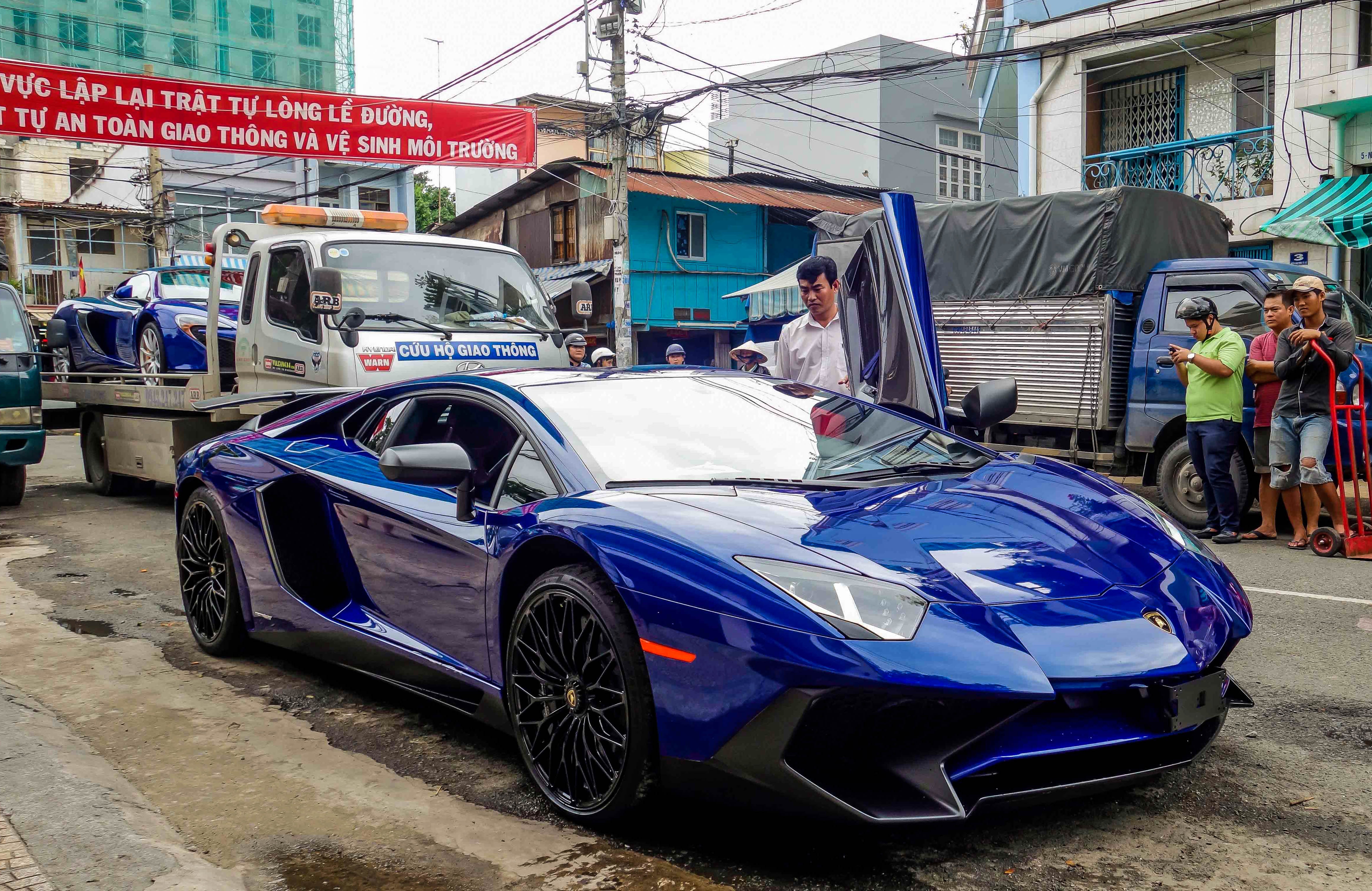 Minh Nhua mua hai sieu xe anh 3