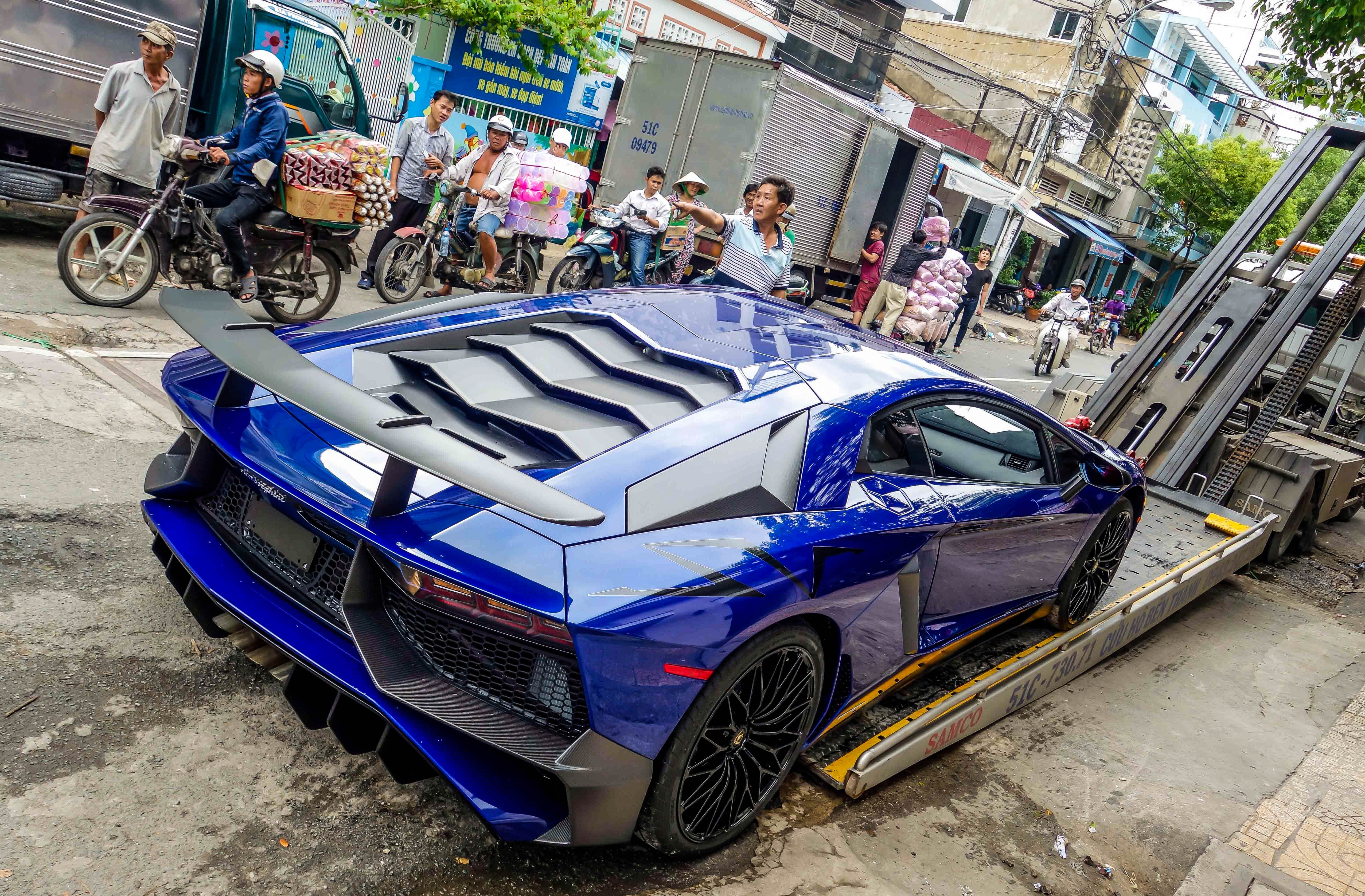 Minh Nhua mua hai sieu xe anh 4