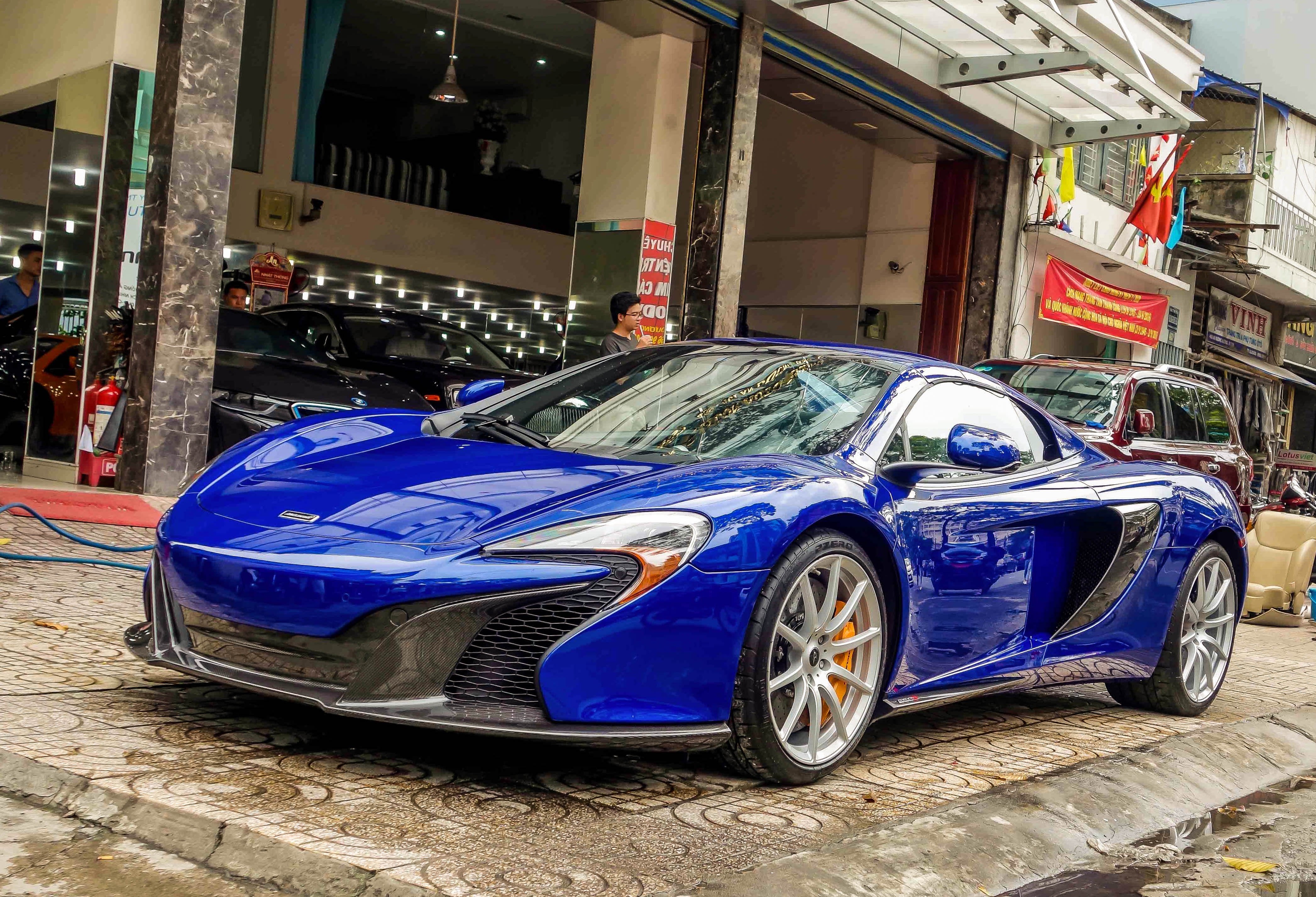 Minh Nhua mua hai sieu xe anh 6