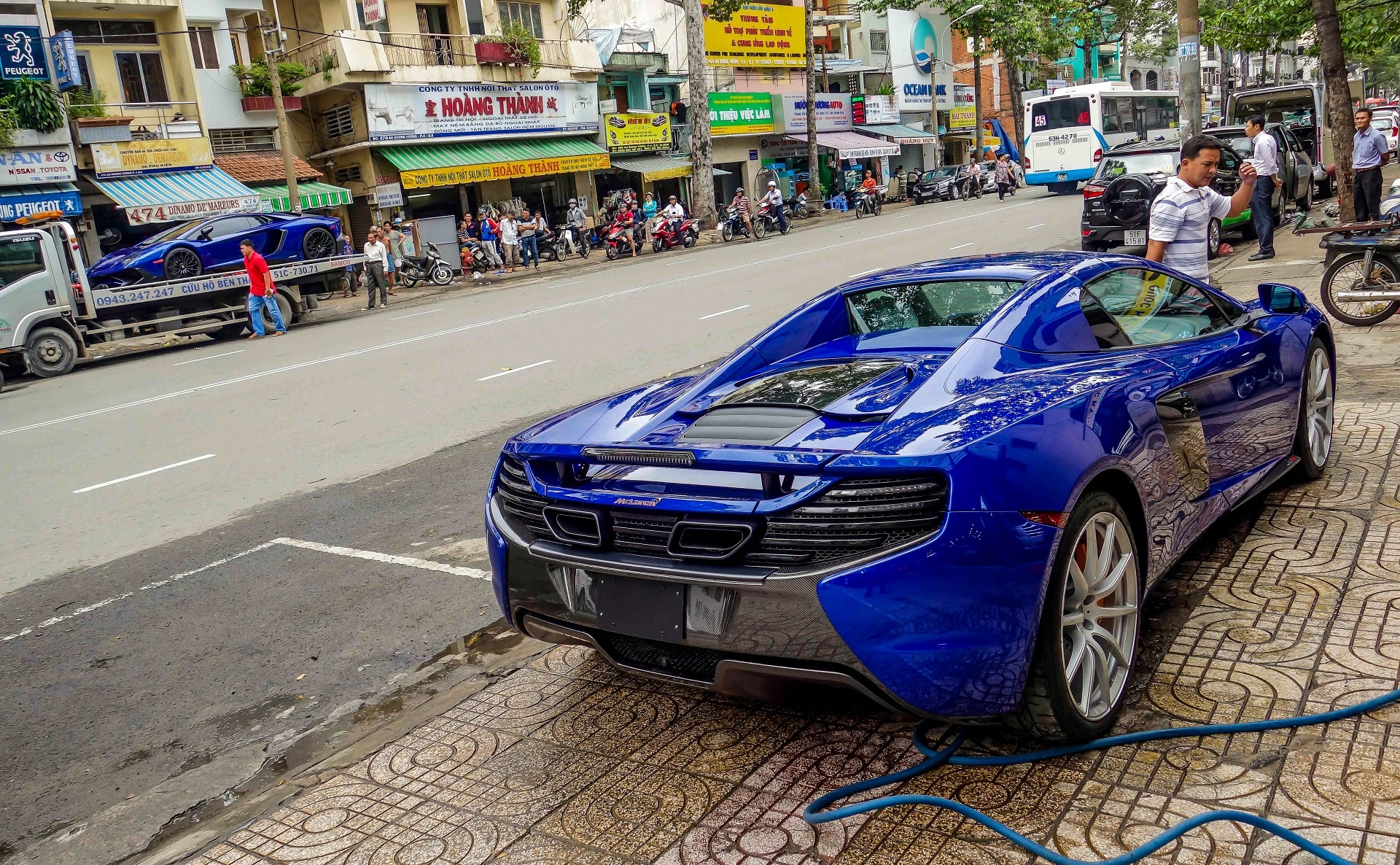 Minh Nhua mua hai sieu xe anh 7