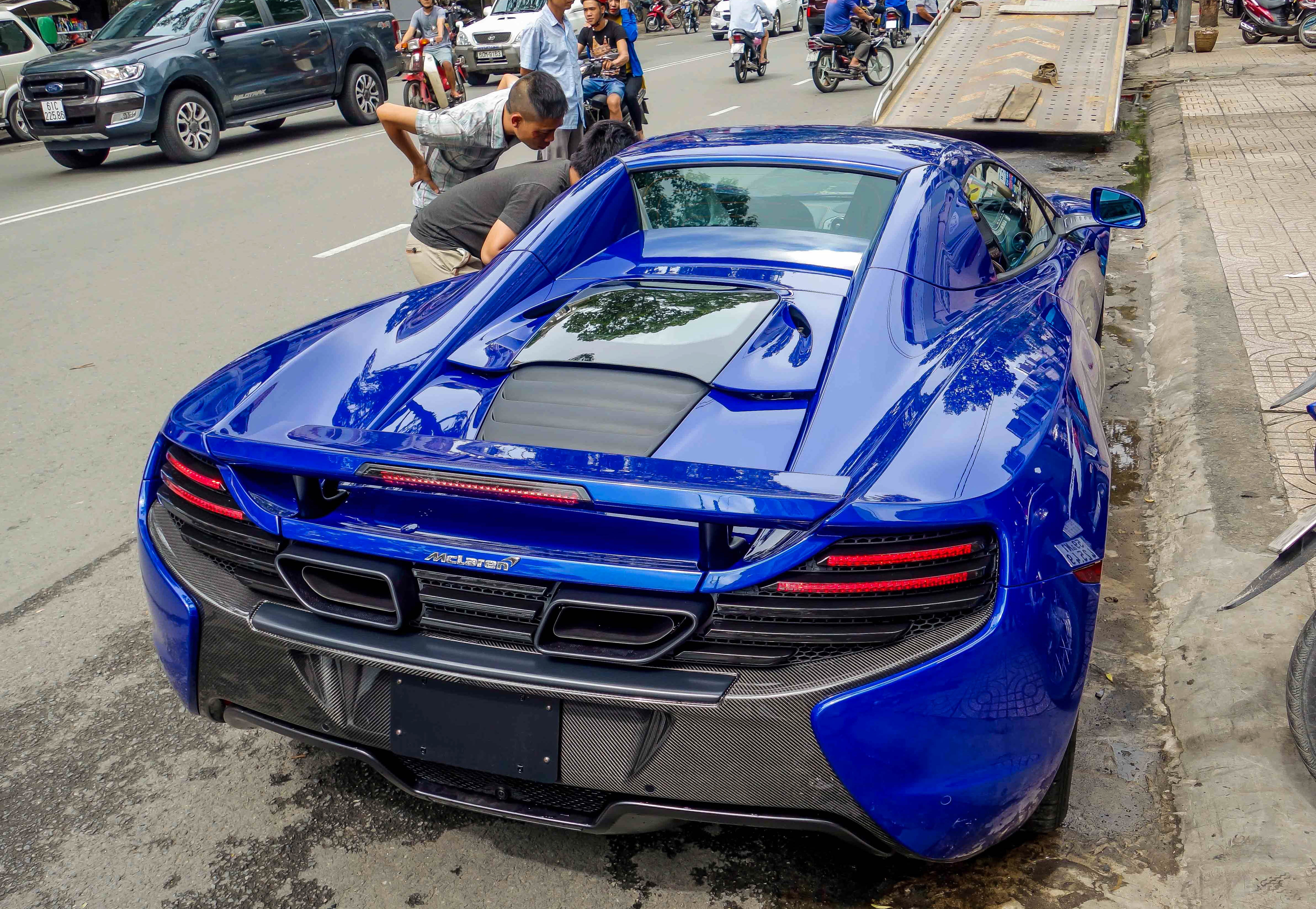 Minh Nhua mua hai sieu xe anh 8