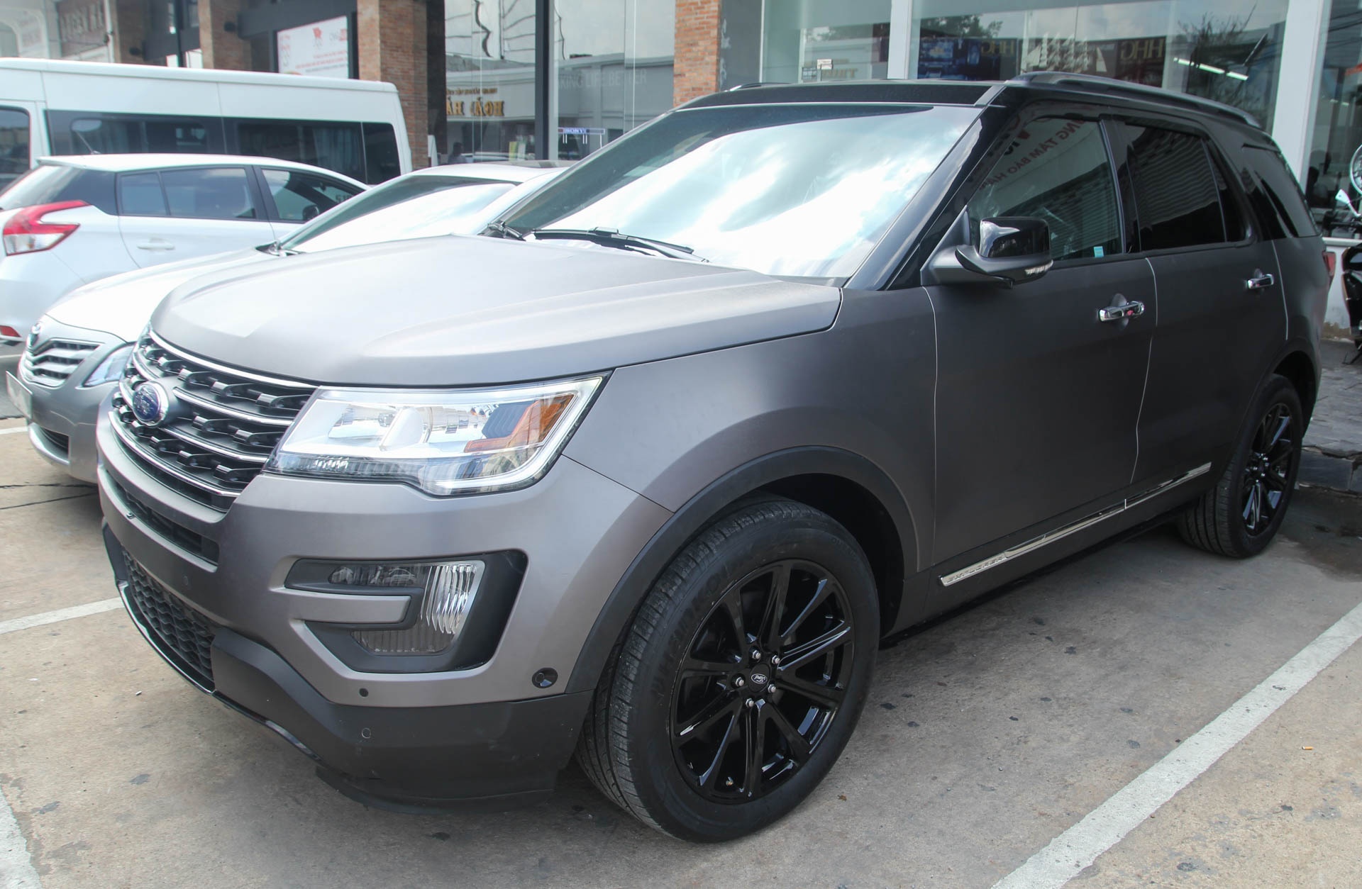 Chi tiet Ford Explorer, xe 7 cho tren 2 ty dong tai Viet Nam hinh anh