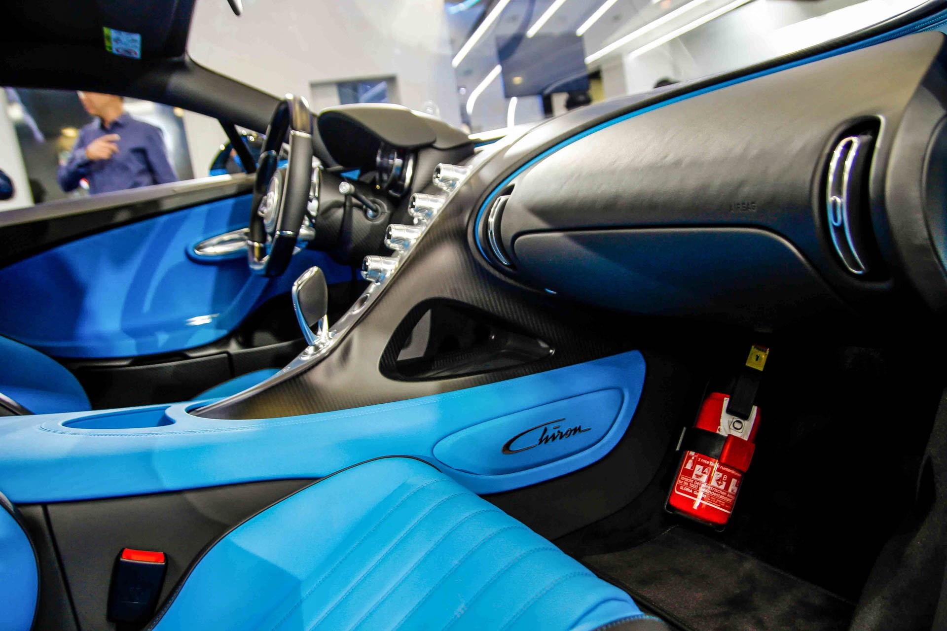 Bugatti Chiron ra mat tai Singapore anh 17