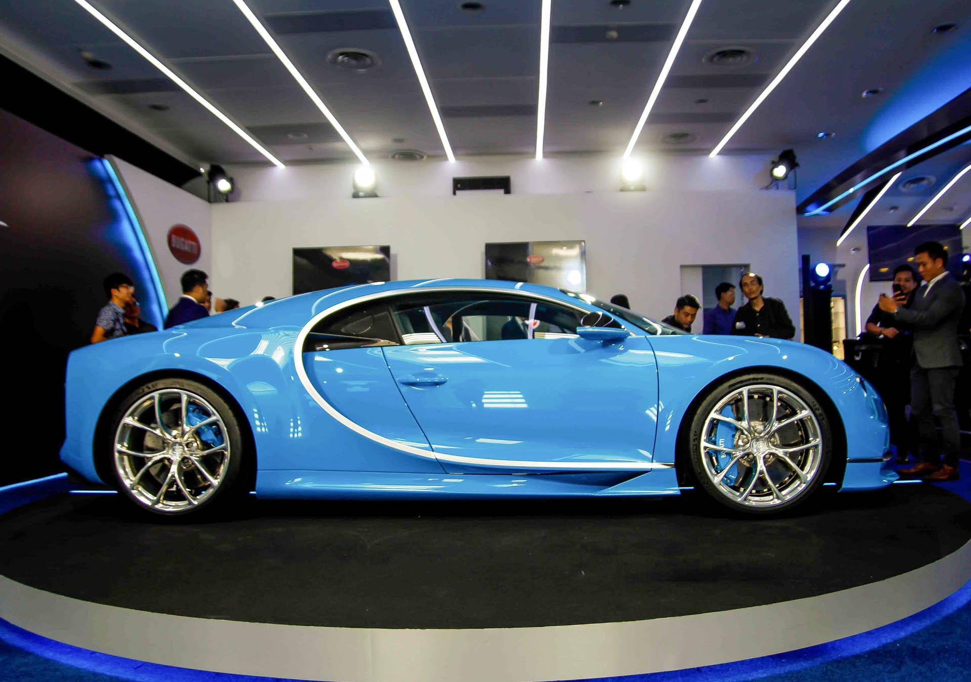 Bugatti Chiron ra mat tai Singapore anh 8