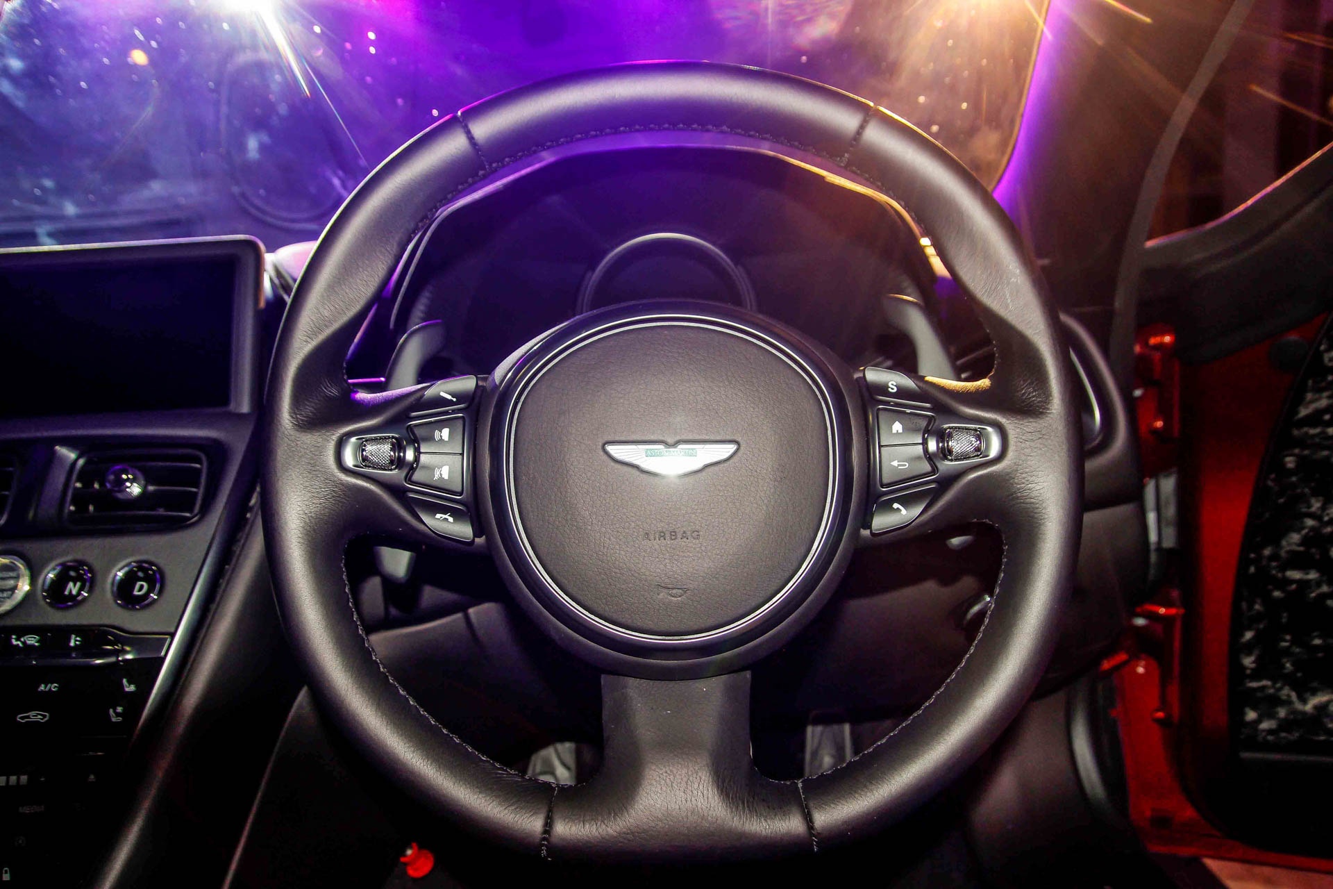 Aston Martin DB11 ra mắt tại Singapore ảnh 11 Aston Martin DB11 ra mat tai Singapore anh 11