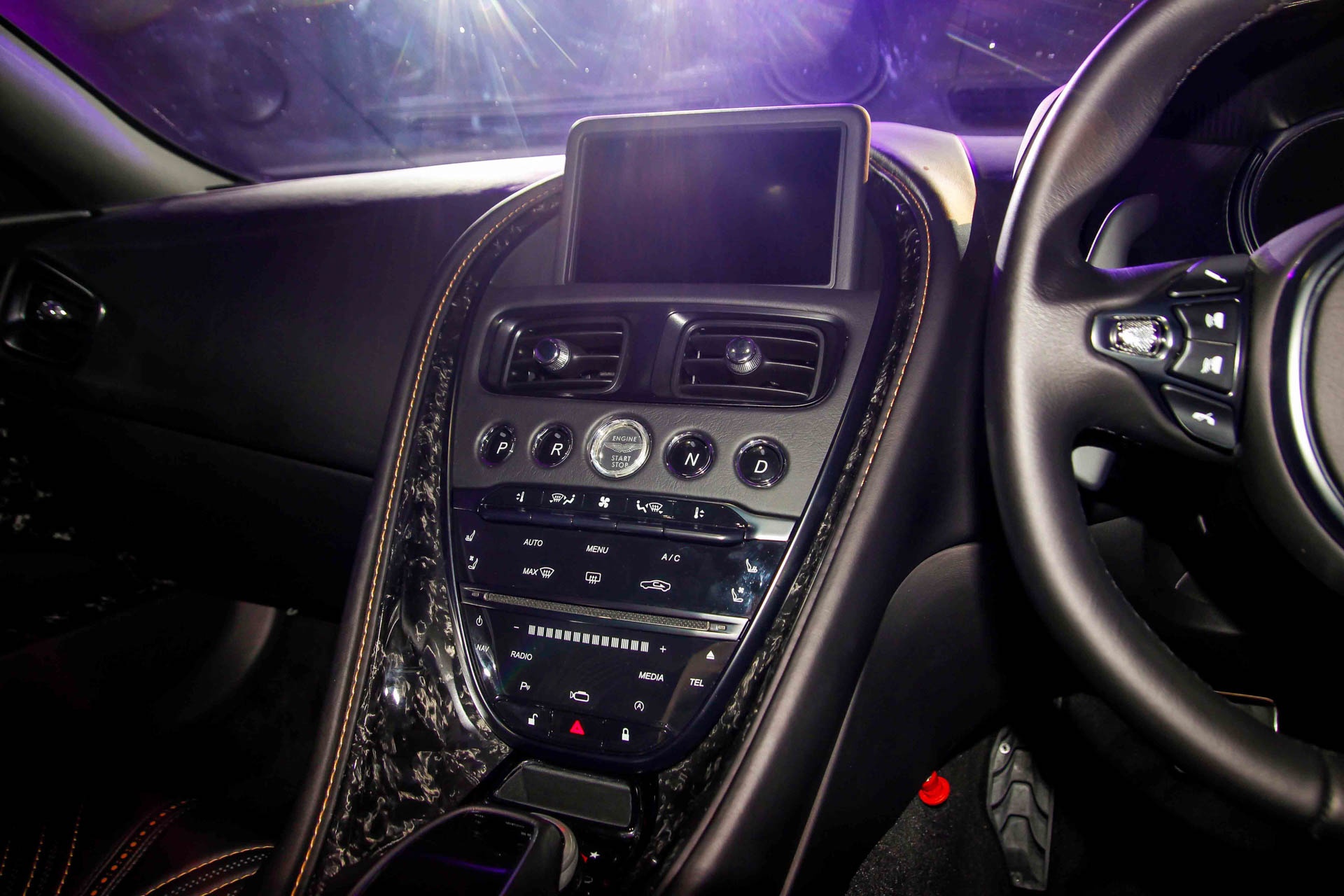 Aston Martin DB11 ra mắt tại Singapore ảnh 12 Aston Martin DB11 ra mat tai Singapore anh 12