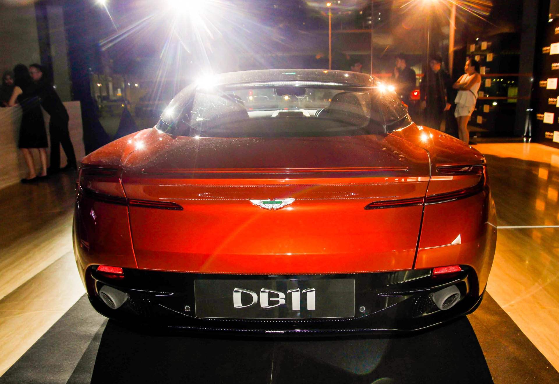 Aston Martin DB11 ra mắt tại Singapore ảnh 2 Aston Martin DB11 ra mat tai Singapore anh 2