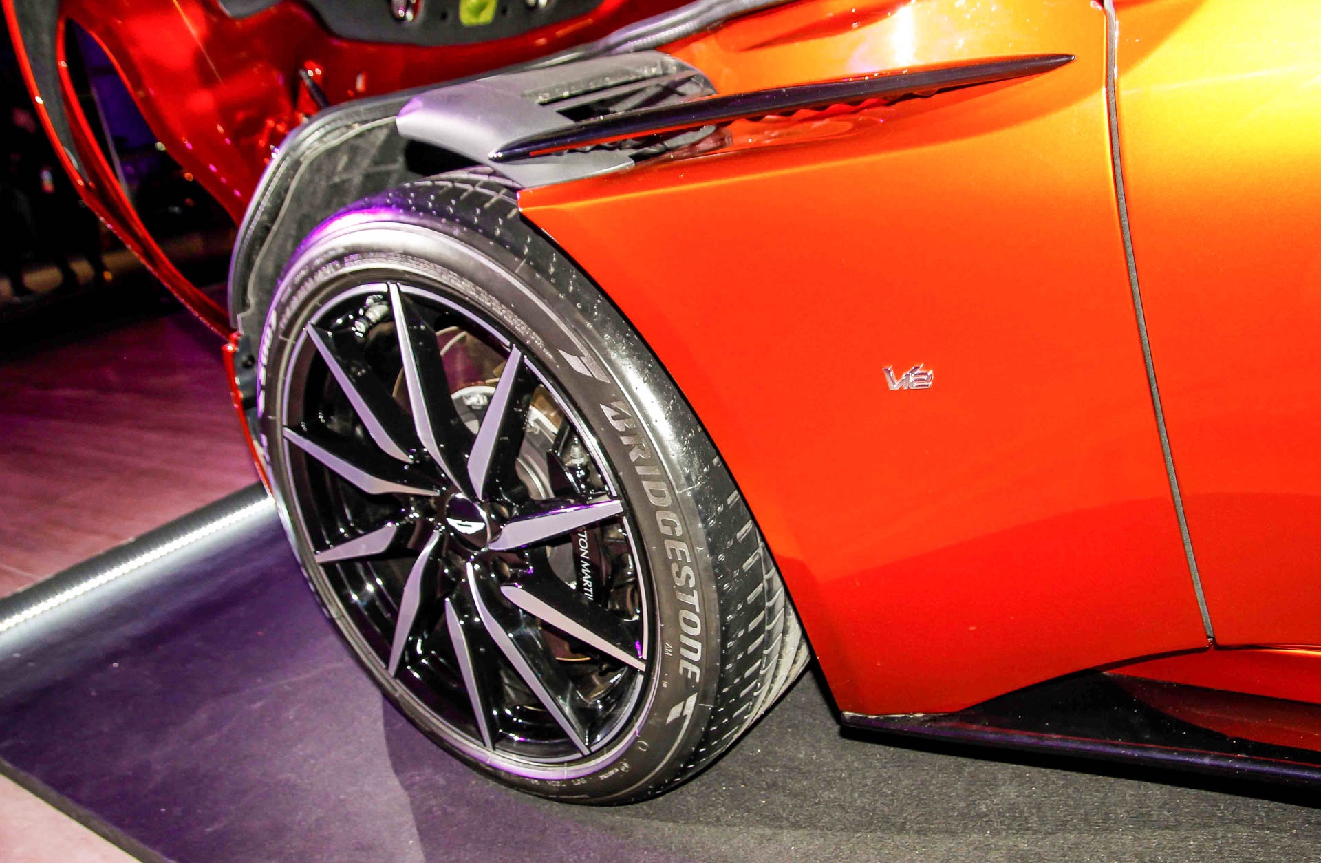 Aston Martin DB11 ra mắt tại Singapore ảnh 8 Aston Martin DB11 ra mat tai Singapore anh 8