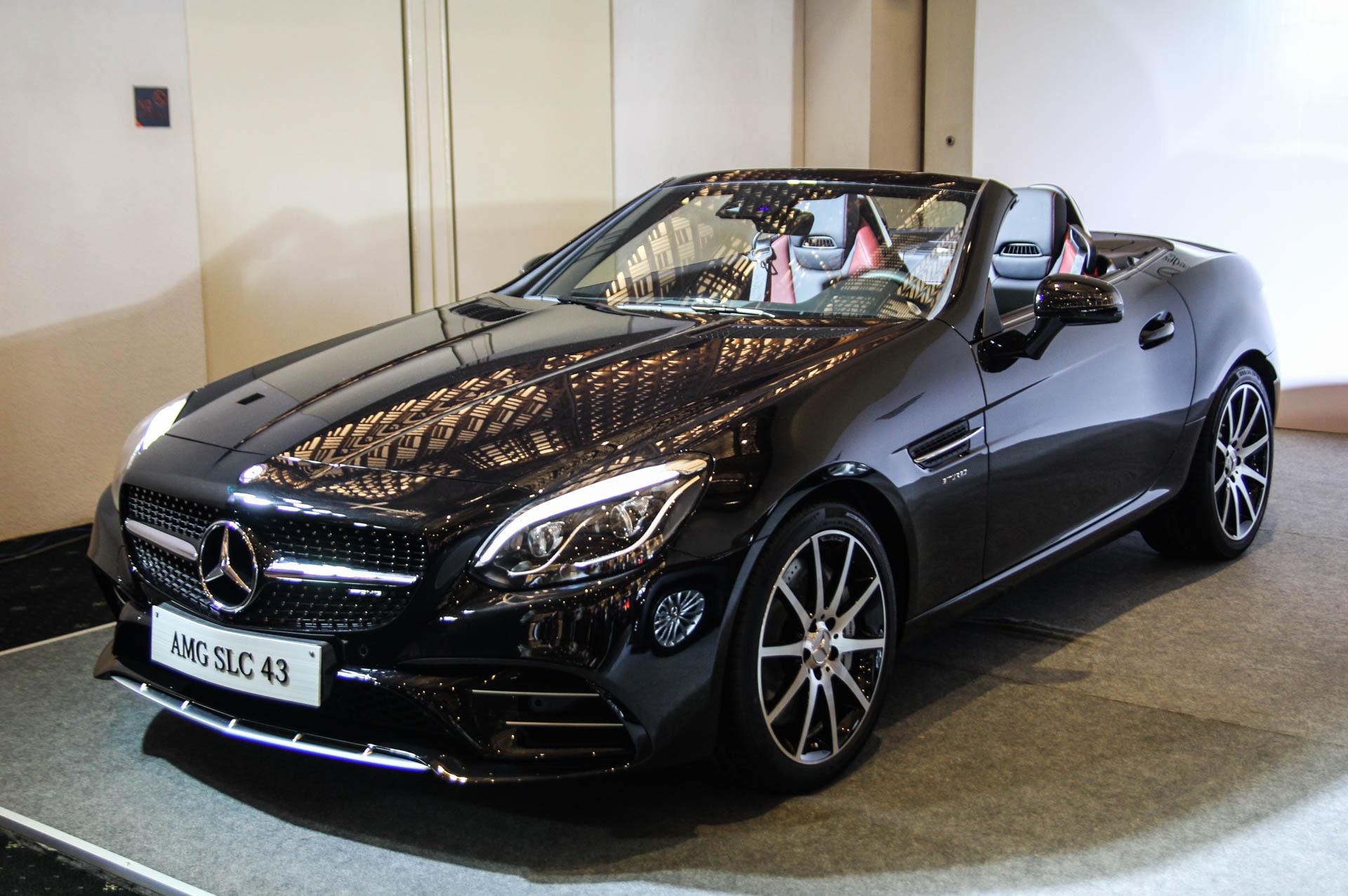Gia Mercedes SLC 43 AMG o Viet Nam anh 1