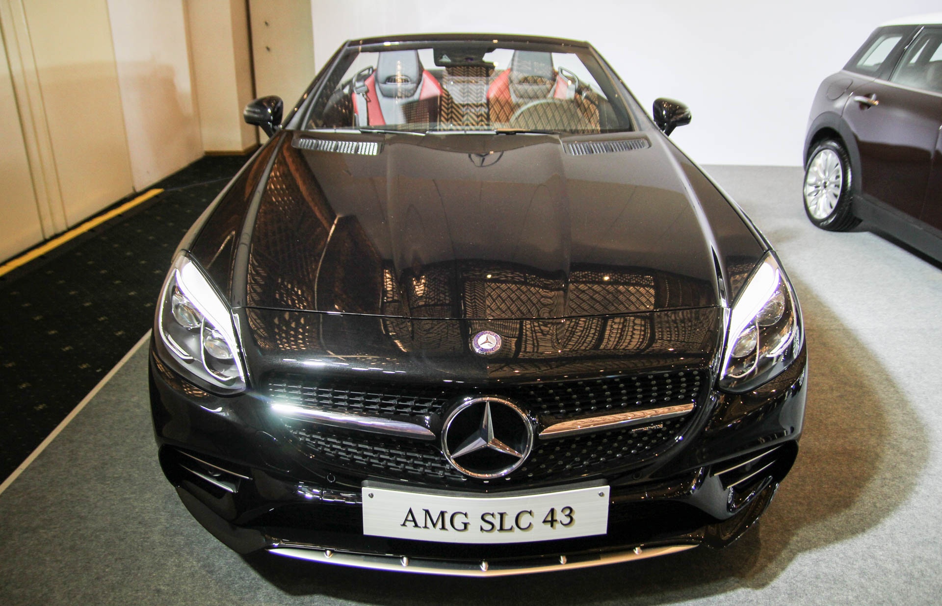 Gia Mercedes SLC 43 AMG o Viet Nam anh 2