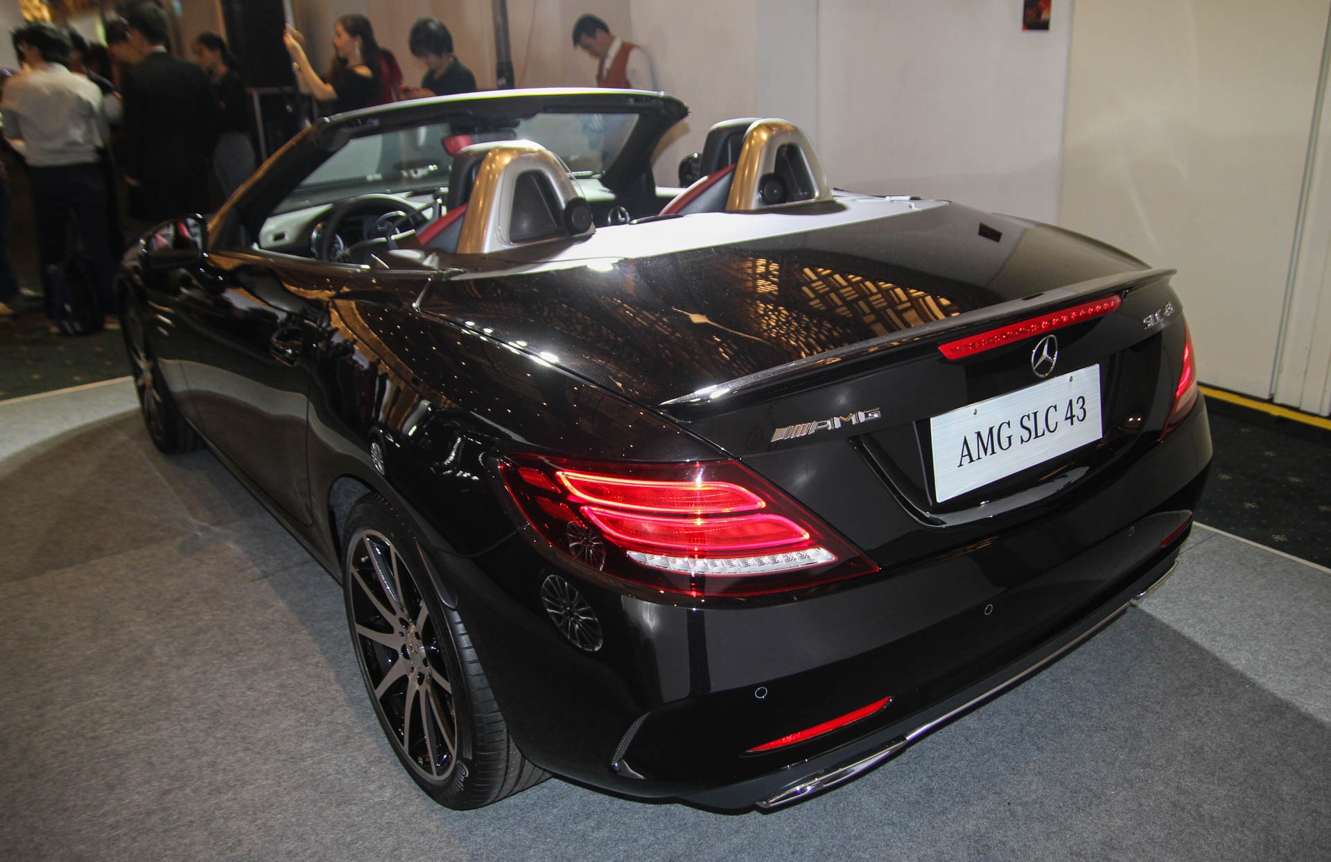 Gia Mercedes SLC 43 AMG o Viet Nam anh 11
