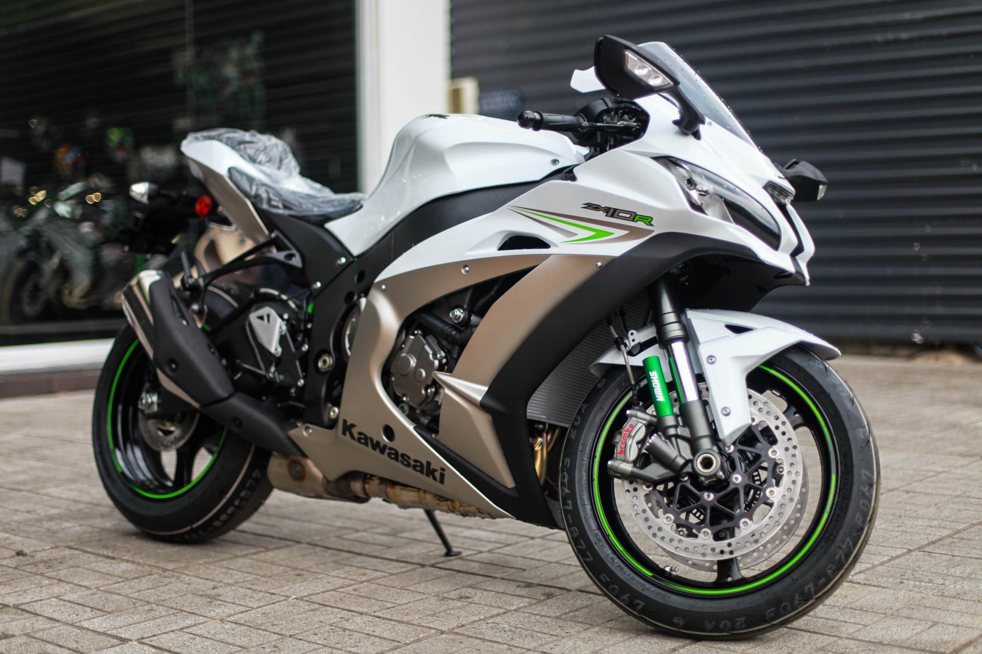 Kawasaki Ninja ZX 10R 2017 dau tien ve Viet Nam hinh anh