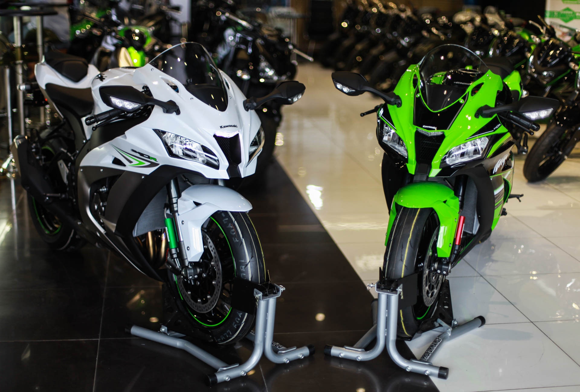 Kawasaki Ninja ZX 10R 2017 ve Viet Nam anh 1