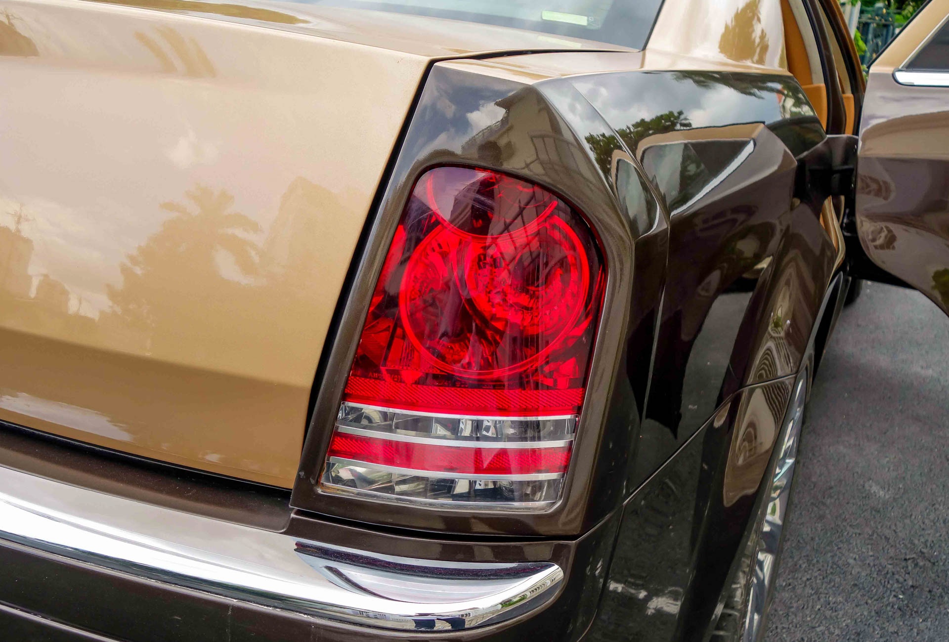 ​​Chrysler 300C do thanh Rolls-Royce anh 11