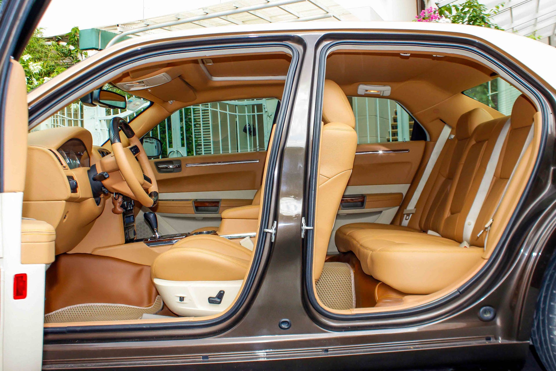 ​​Chrysler 300C do thanh Rolls-Royce anh 12