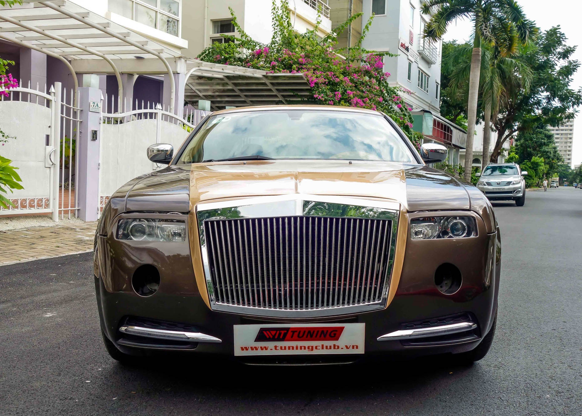 ​​Chrysler 300C do thanh Rolls-Royce anh 2