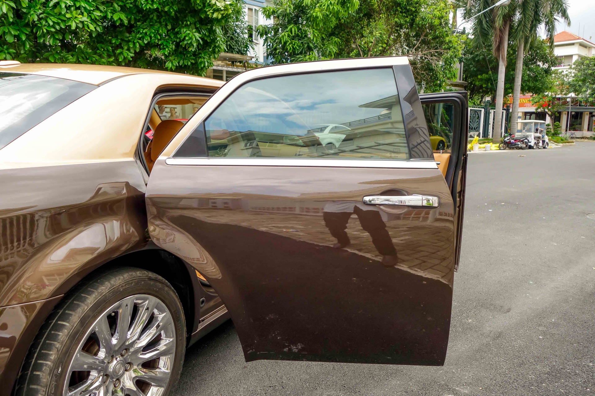 ​​Chrysler 300C do thanh Rolls-Royce anh 8
