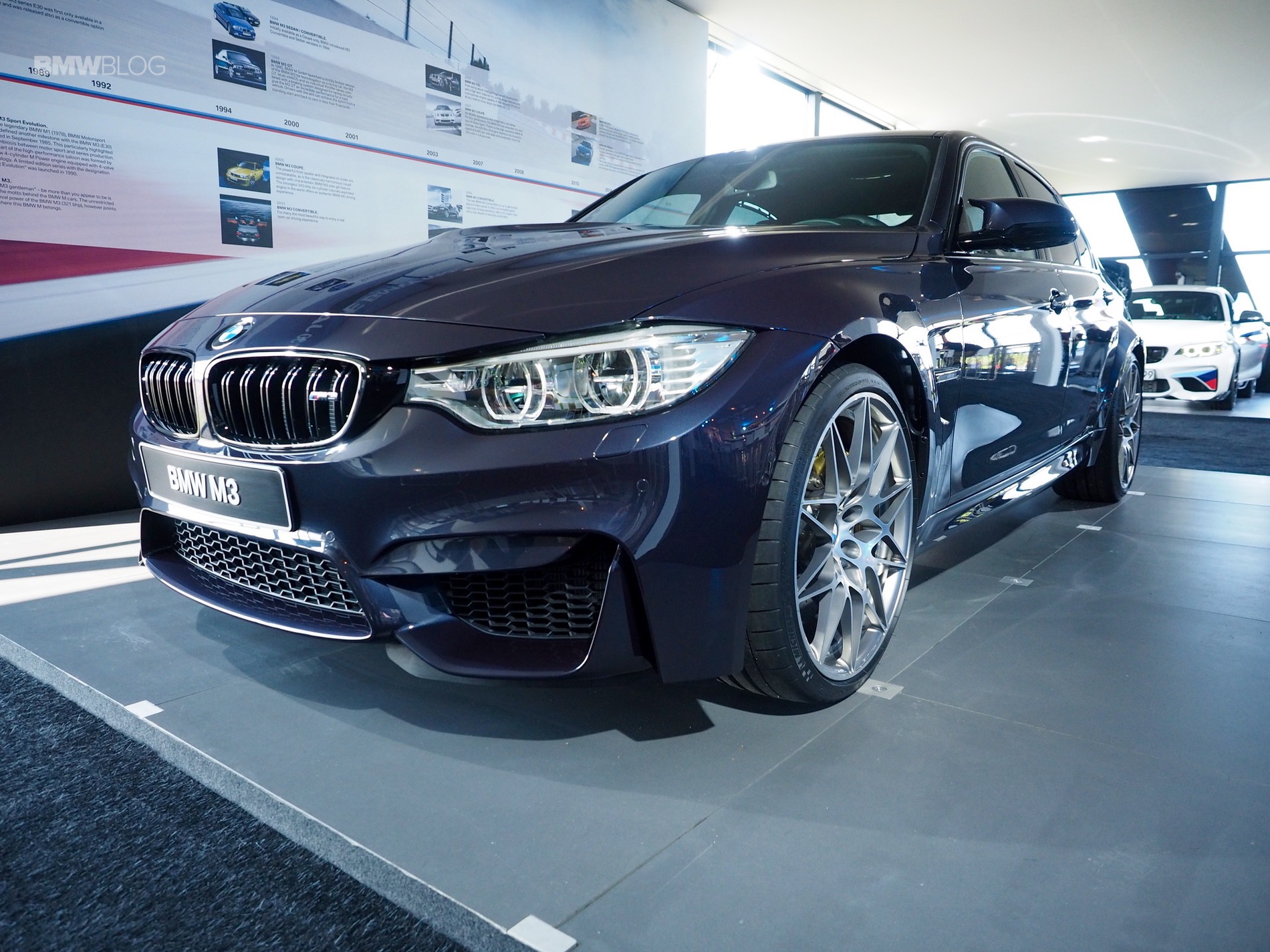 BMW ra mat M3 dac biet gia gan 85.000 USD hinh anh