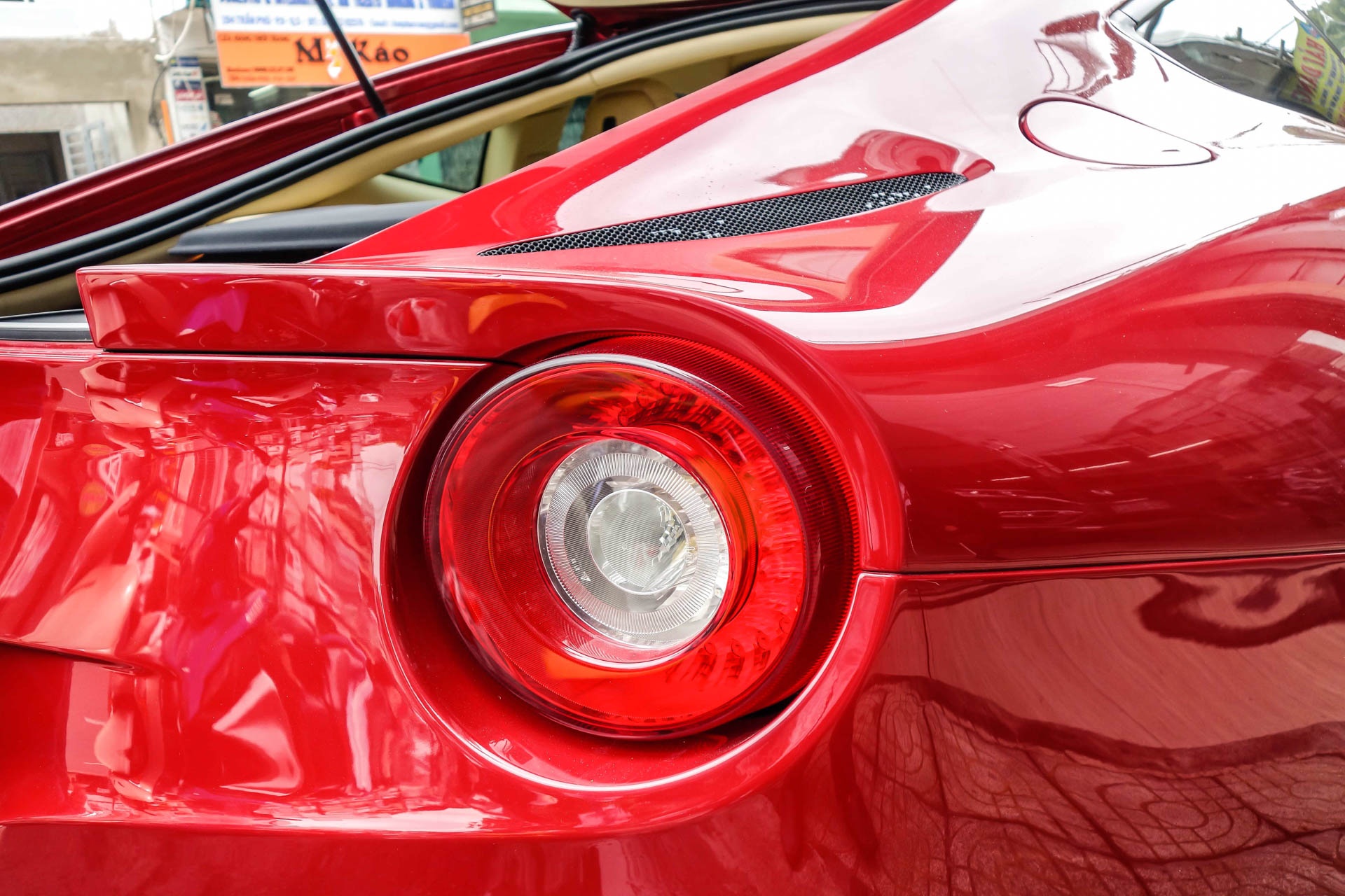 Ferrari F12 nhap Dubai o Sai Gon anh 10