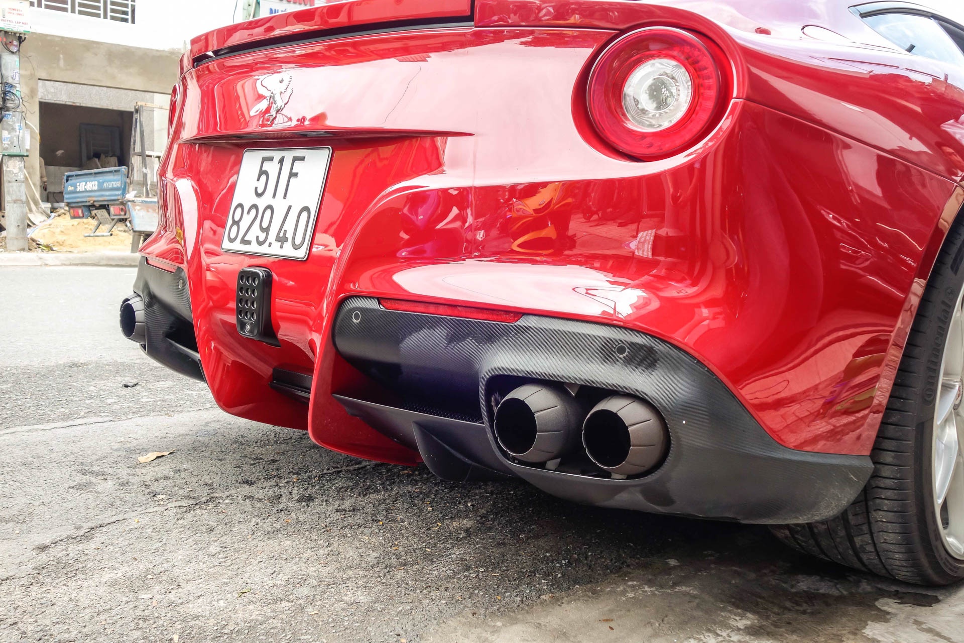 Ferrari F12 nhap Dubai o Sai Gon anh 3