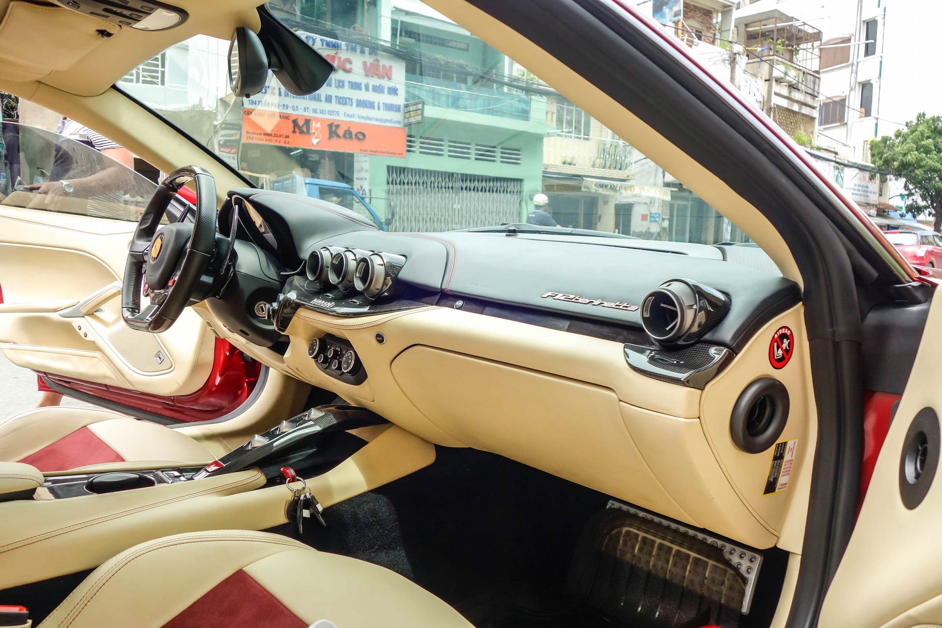 Ferrari F12 nhap Dubai o Sai Gon anh 6