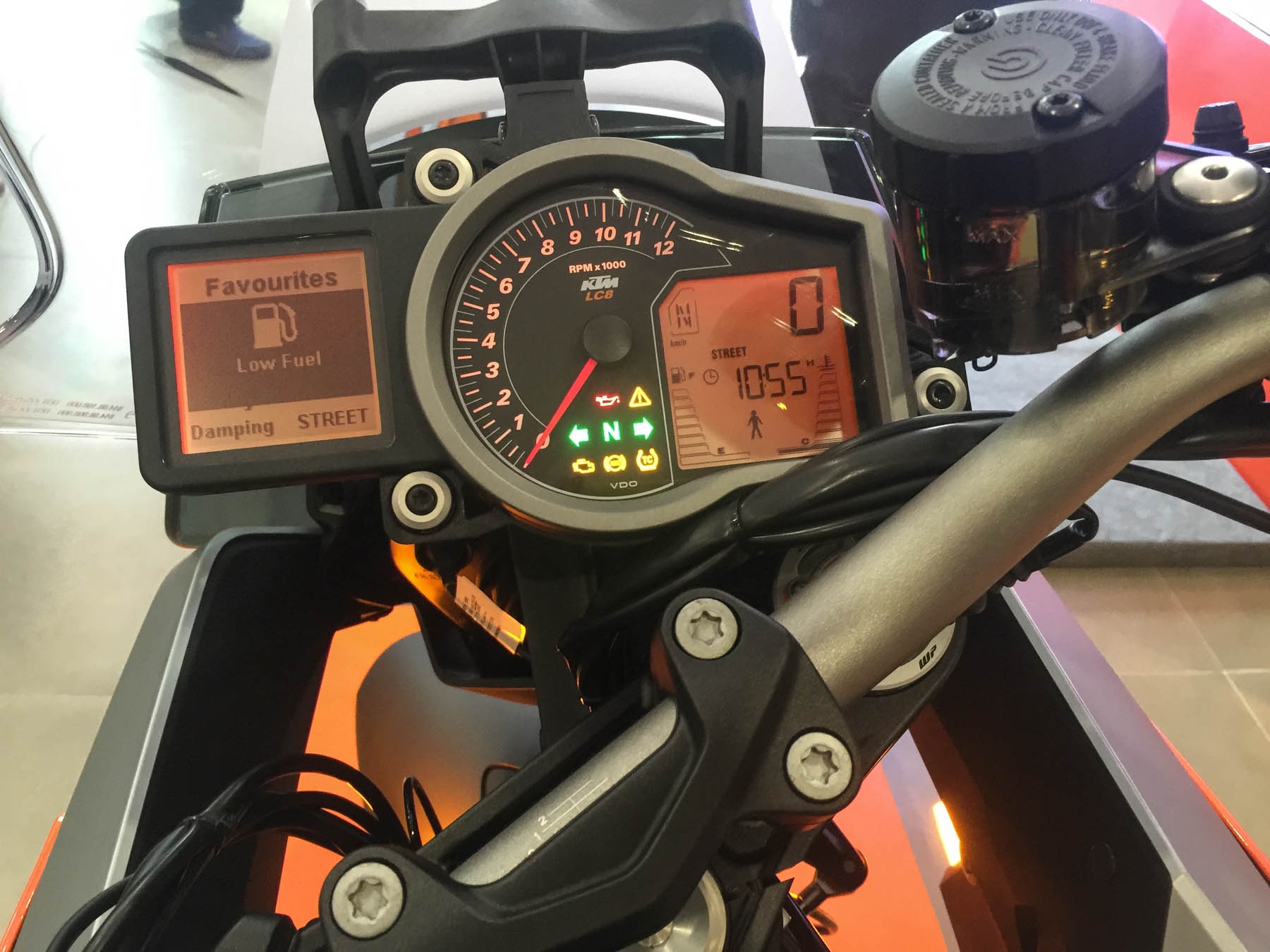 gia KTM 1290 Super Duke GT tai Viet Nam anh 8