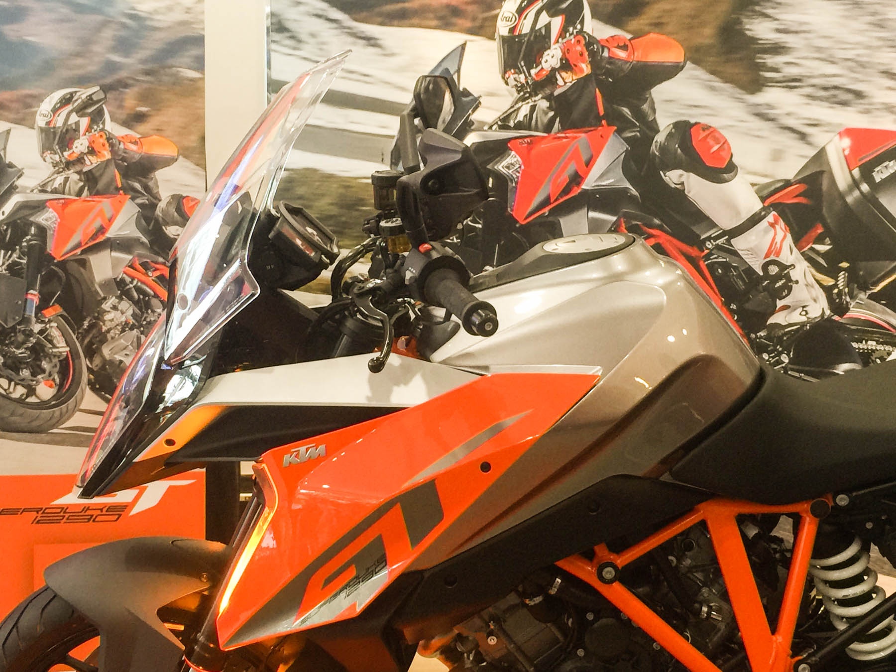 gia KTM 1290 Super Duke GT tai Viet Nam anh 9