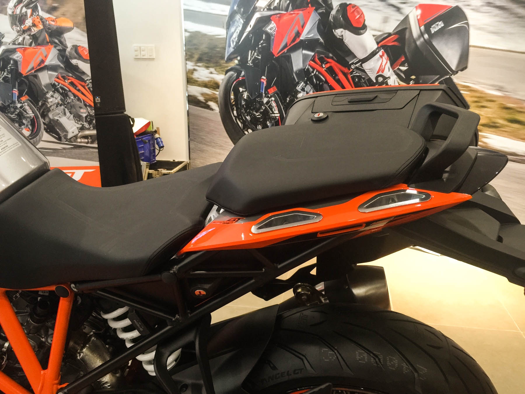 gia KTM 1290 Super Duke GT tai Viet Nam anh 10