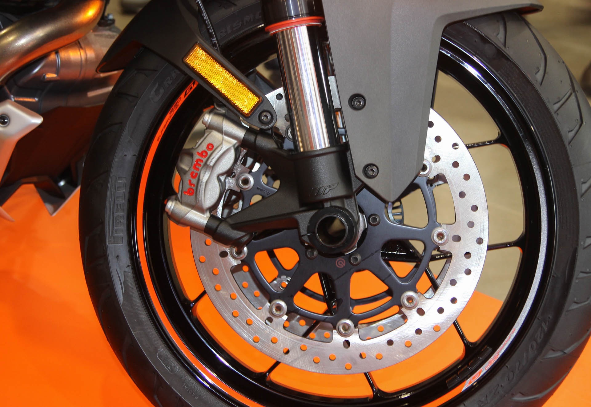 gia KTM 1290 Super Duke GT tai Viet Nam anh 11