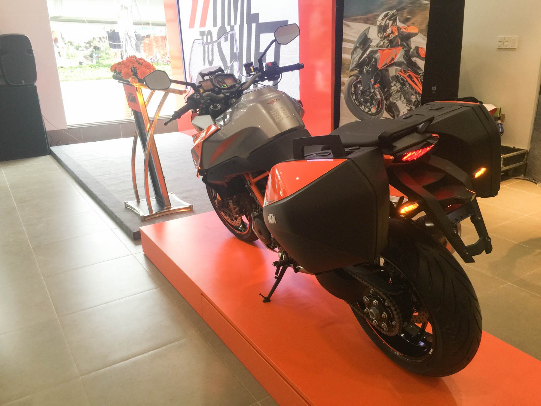 gia KTM 1290 Super Duke GT tai Viet Nam anh 3