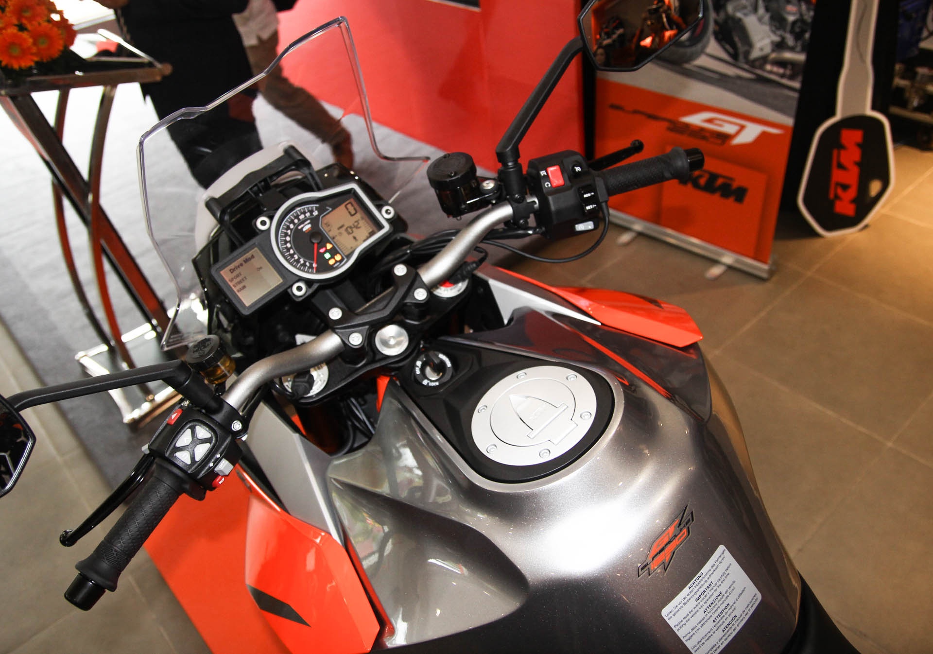 gia KTM 1290 Super Duke GT tai Viet Nam anh 7
