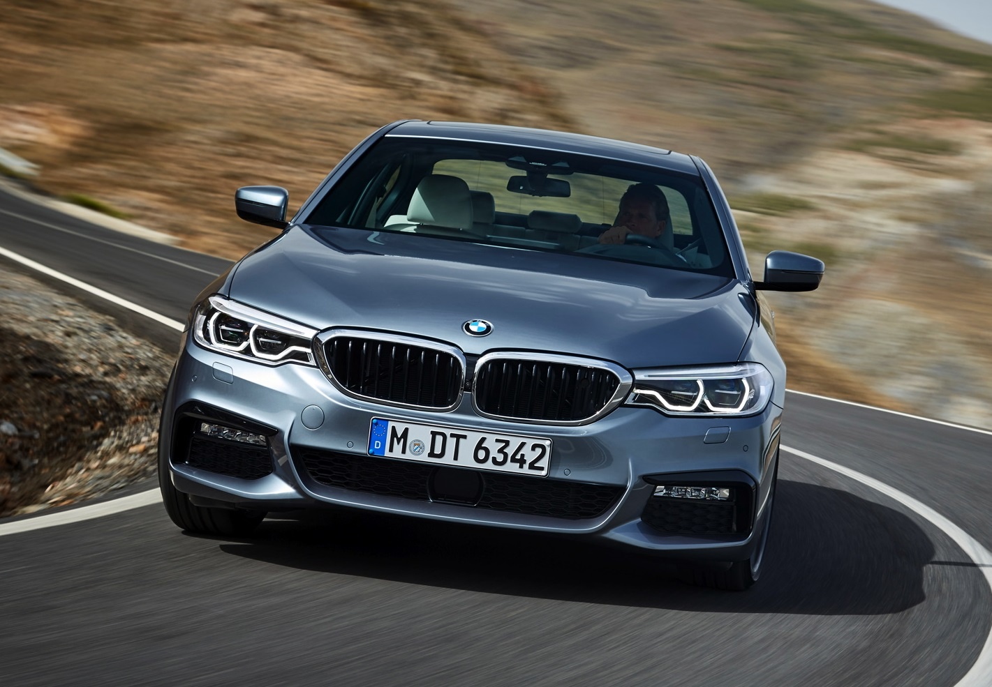 BMW 5-Series 2017 ra mat hinh anh